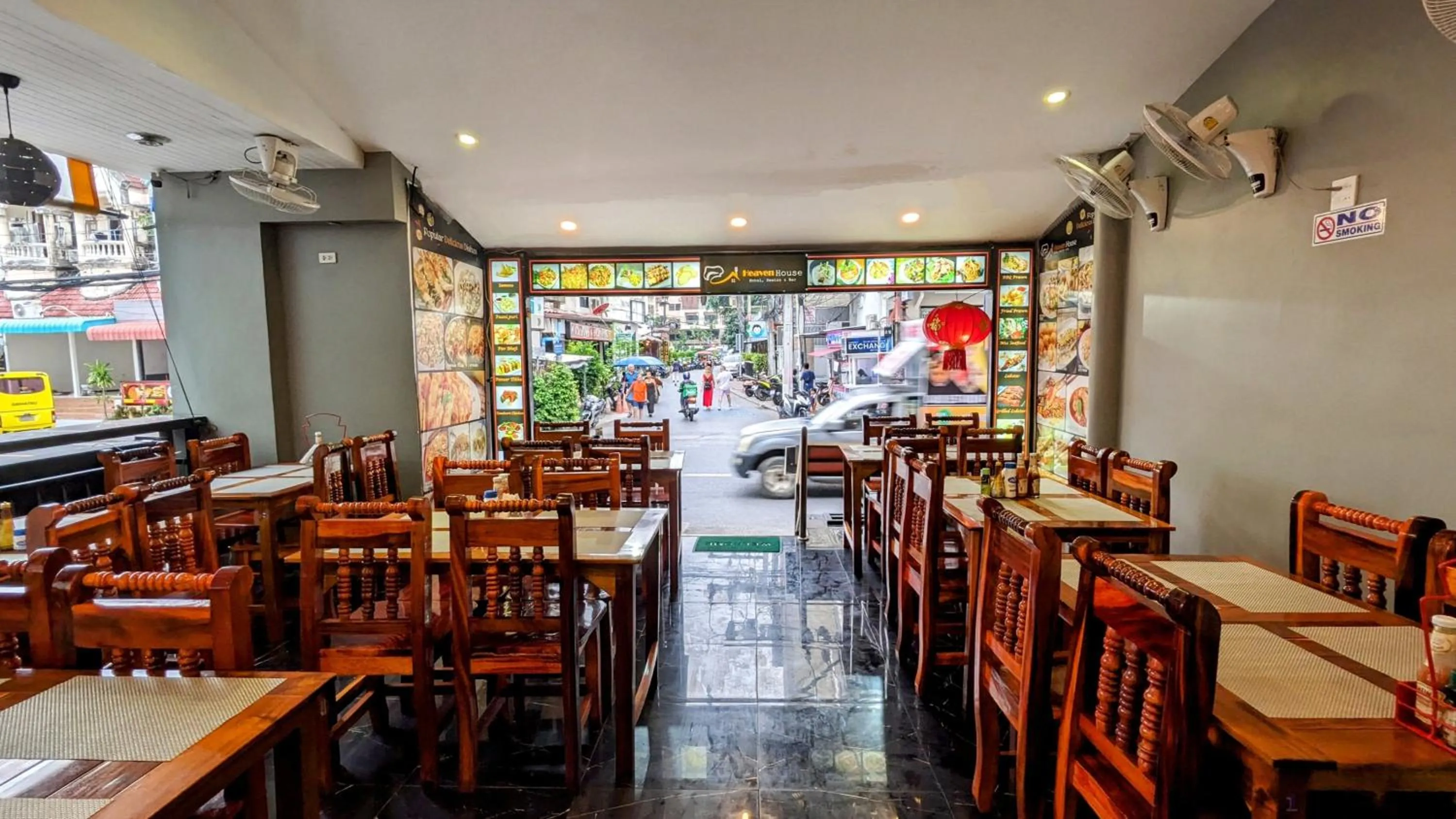 Restaurant/places to eat in Heaven House Restro & Bar