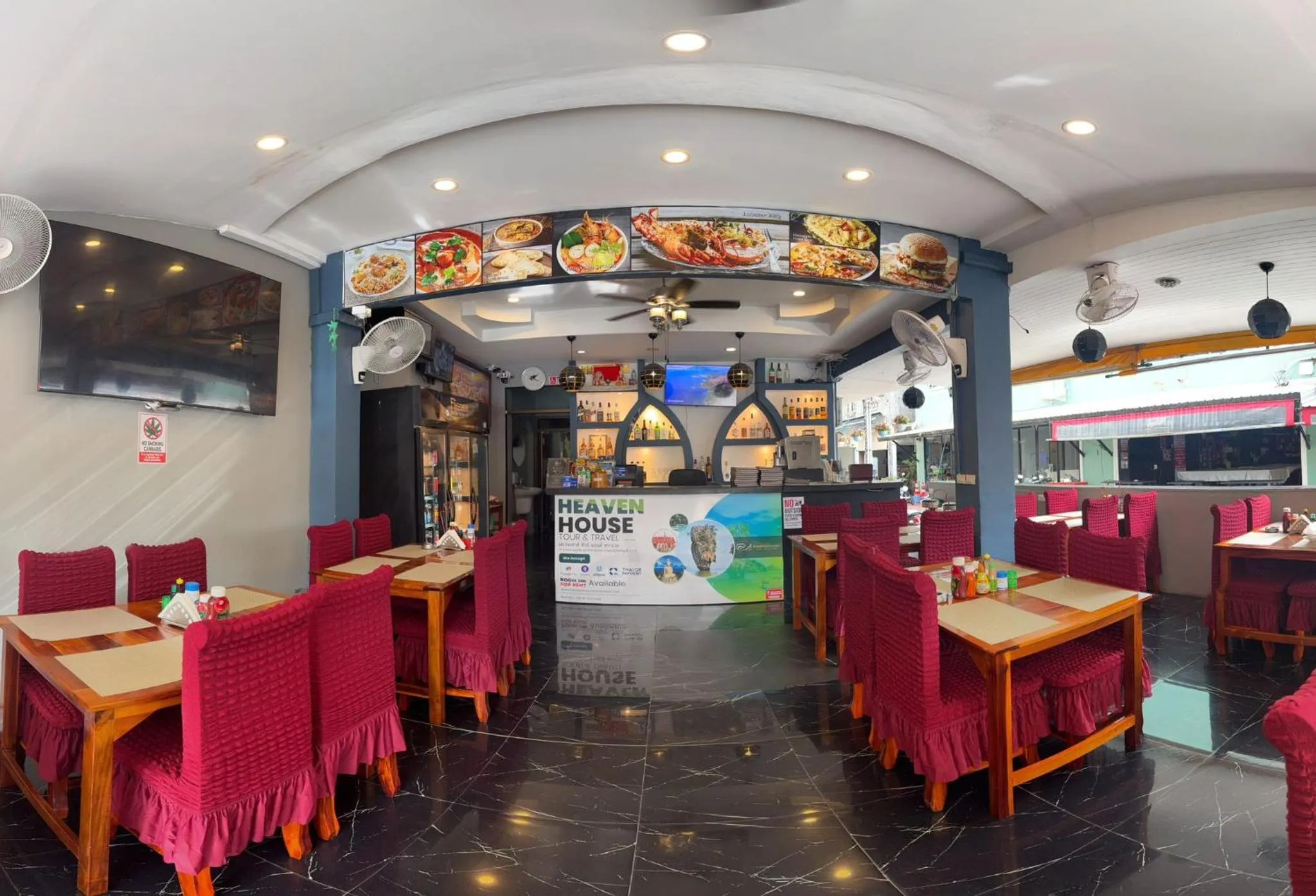 Restaurant/places to eat in Heaven House Restro & Bar