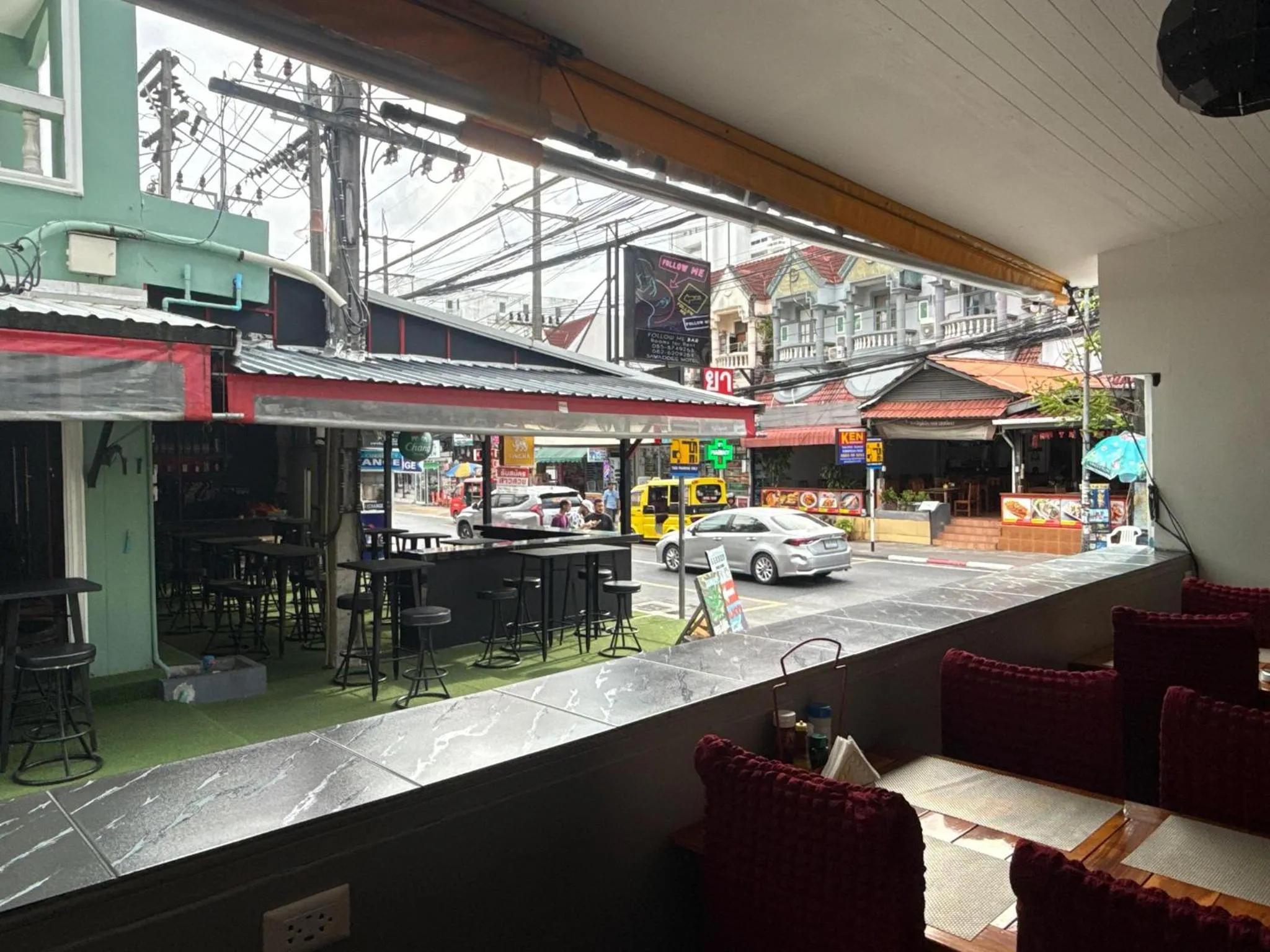 Restaurant/places to eat in Heaven House Restro & Bar