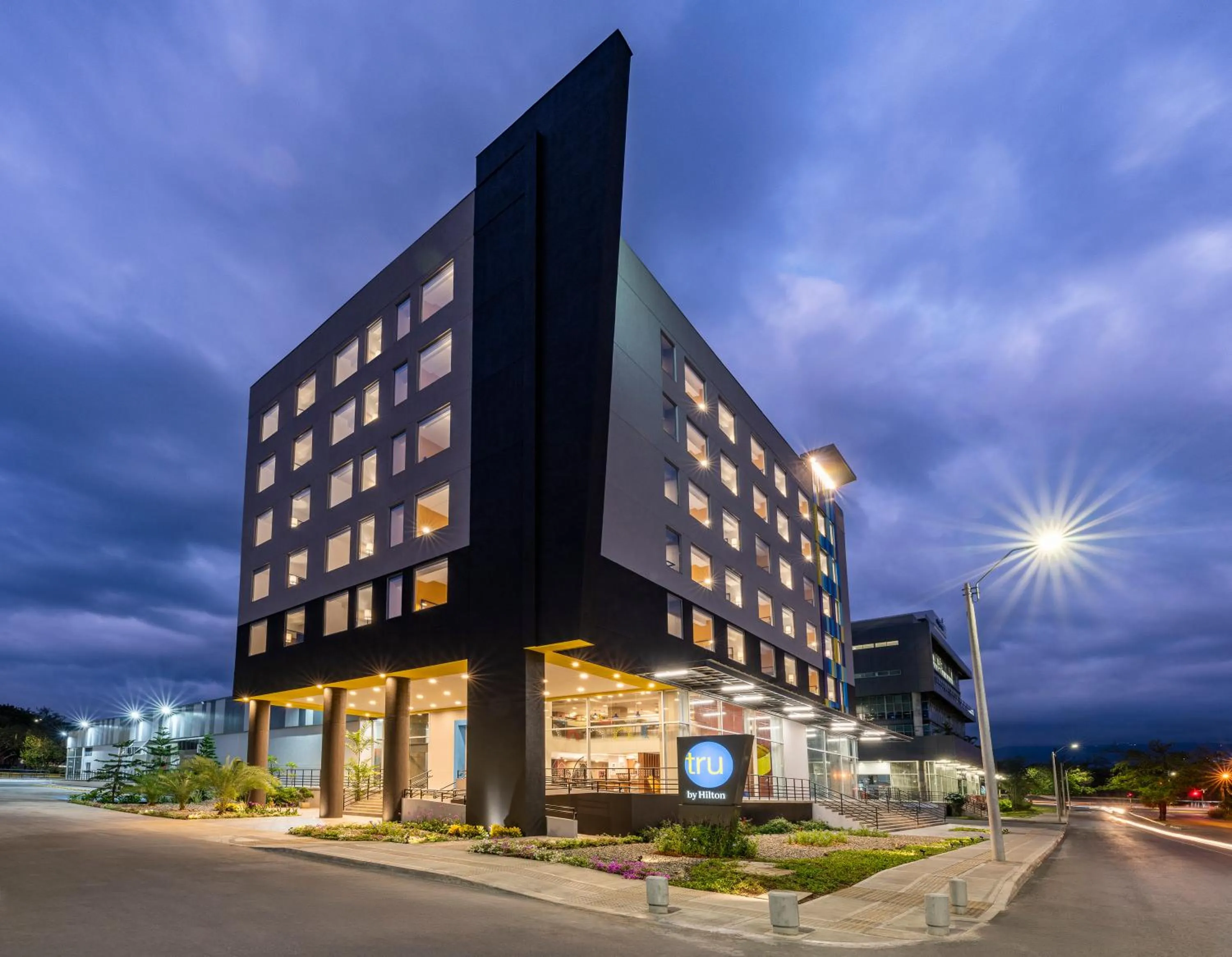 Property building in Tru By Hilton Cali Sur