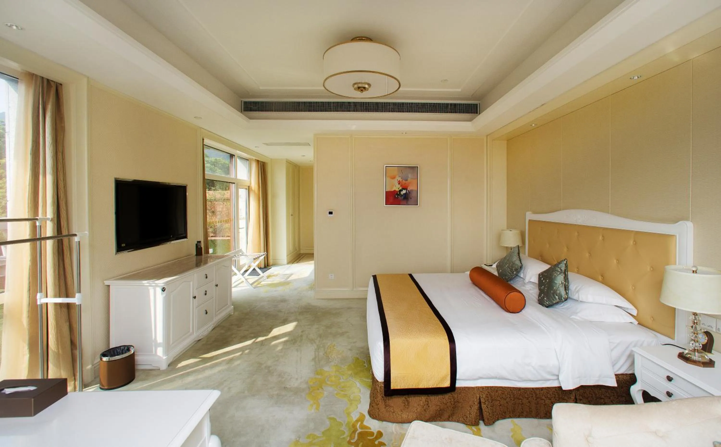 Bed in Nanjing Dongjiao State Guesthouse