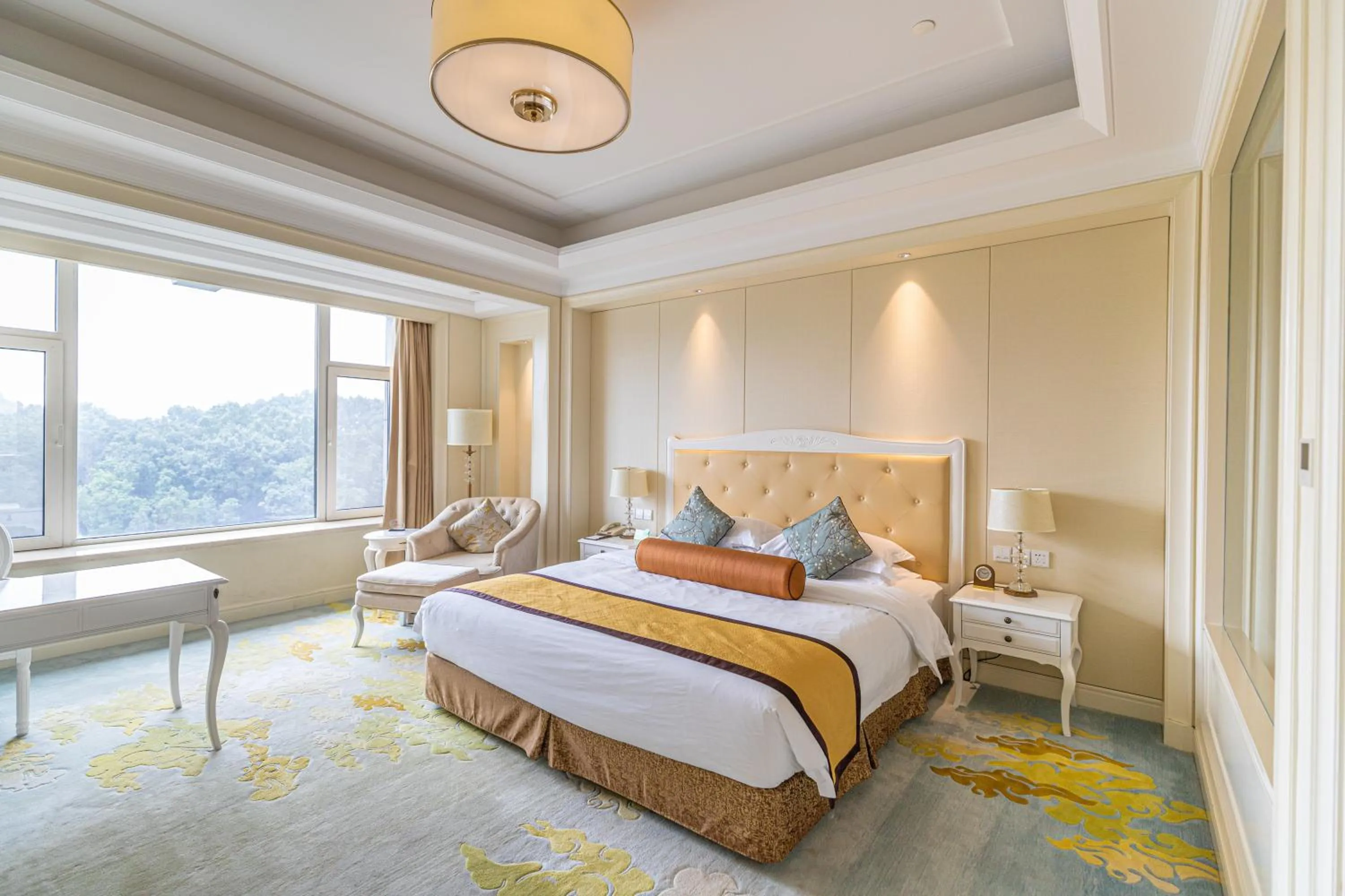 Bed in Nanjing Dongjiao State Guesthouse