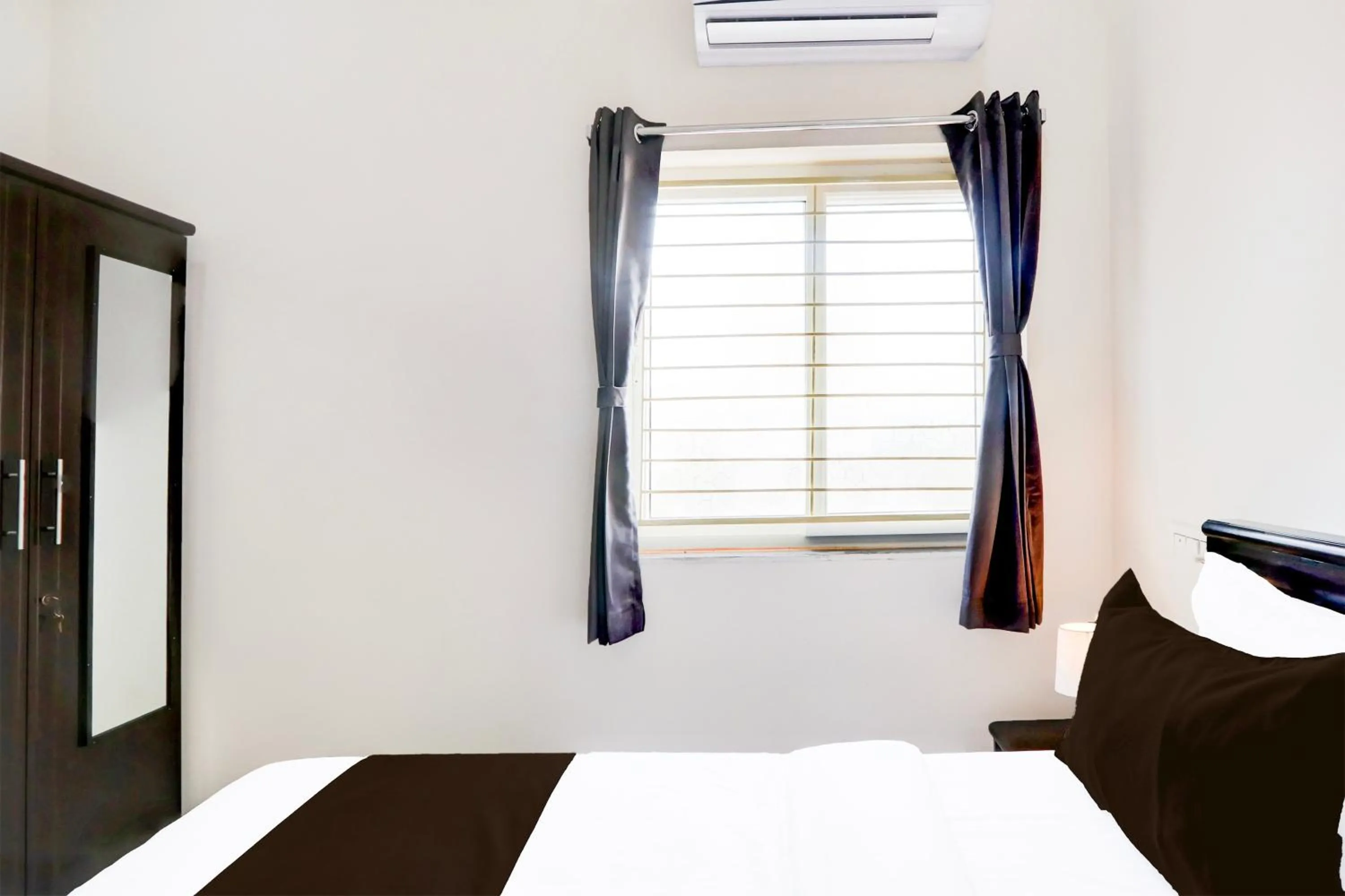 Bedroom, Bed in Super Hotel O Adibatla near TCS