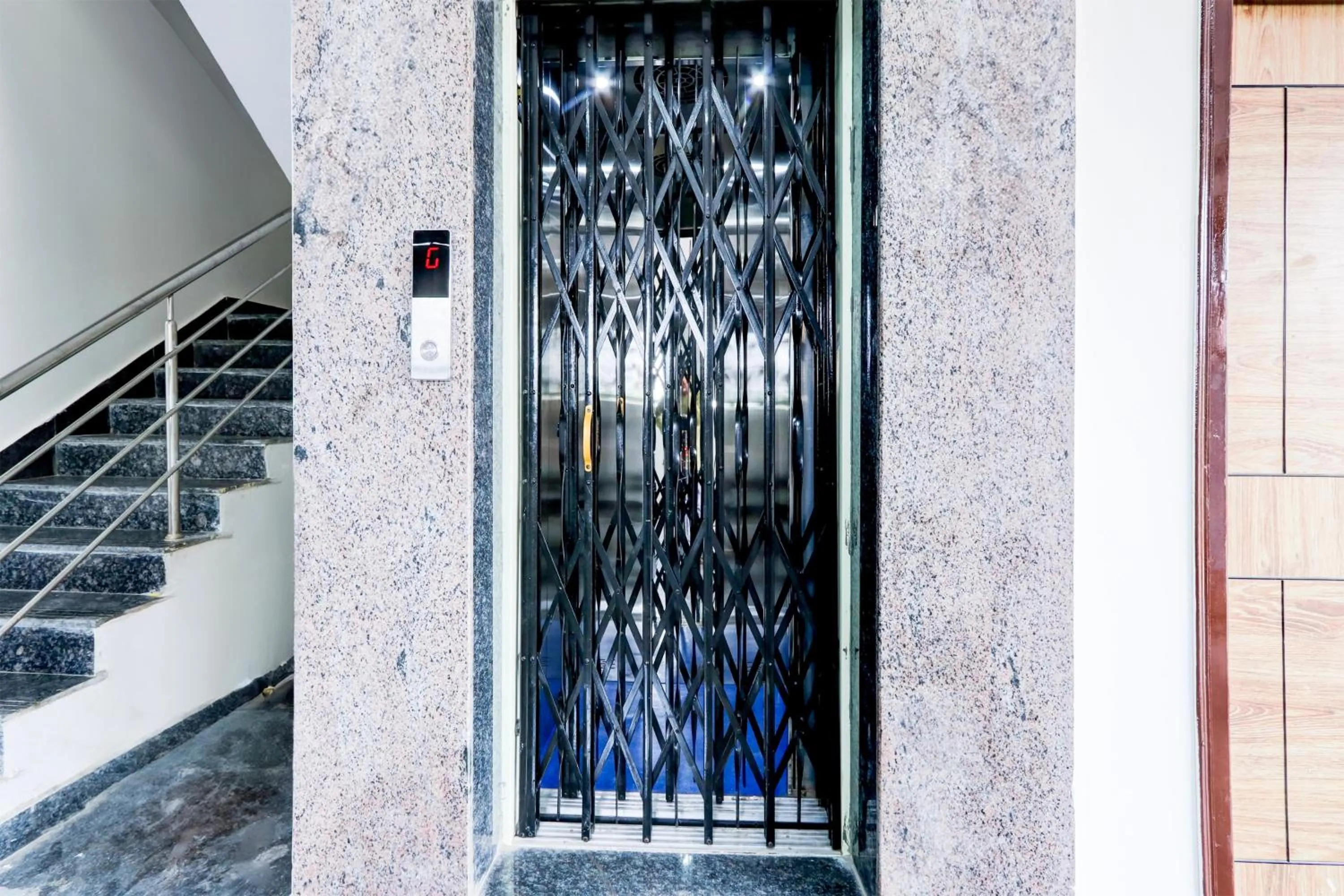 Lobby or reception in Super Hotel O Adibatla near TCS