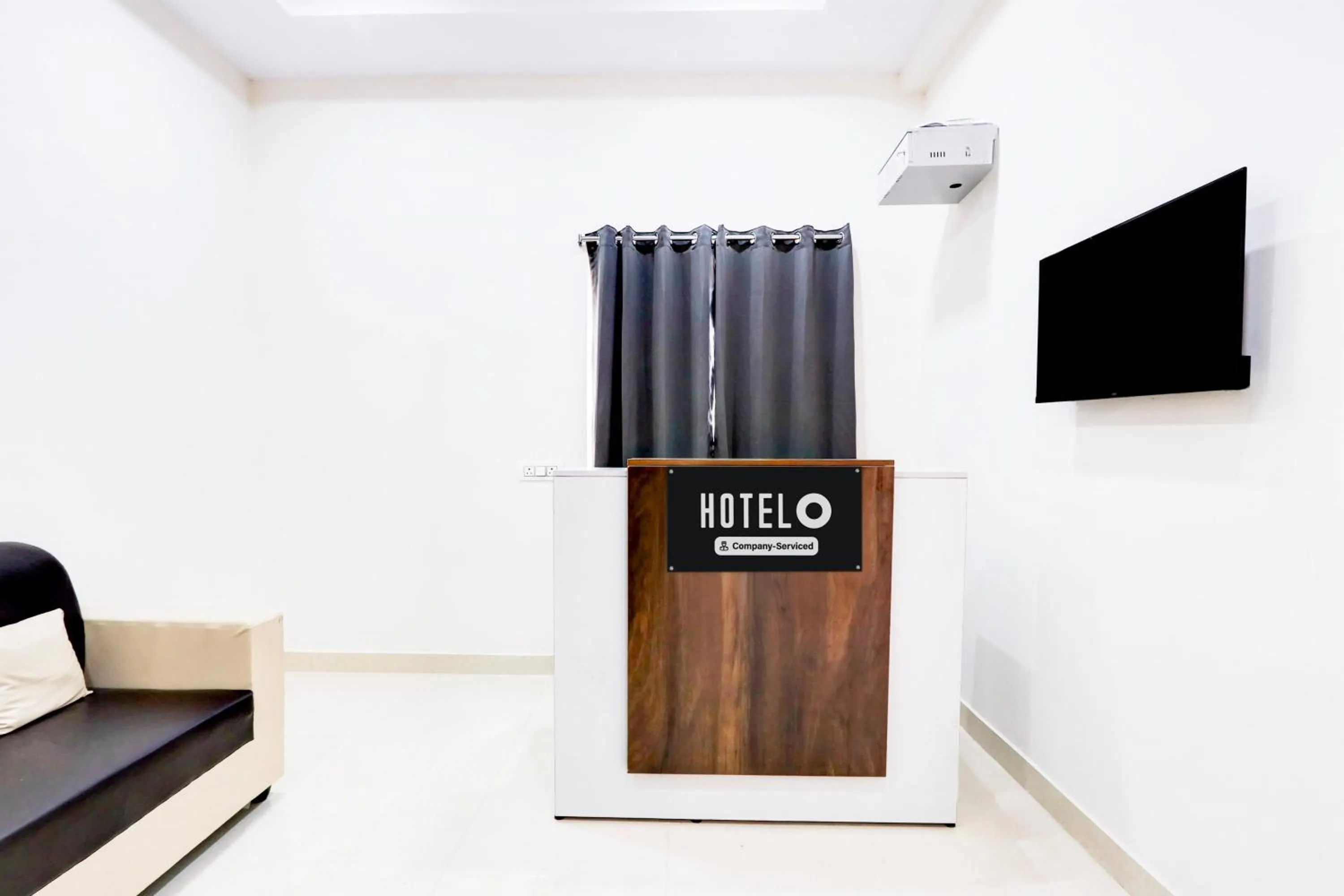 Lobby or reception in Super Hotel O Adibatla near TCS