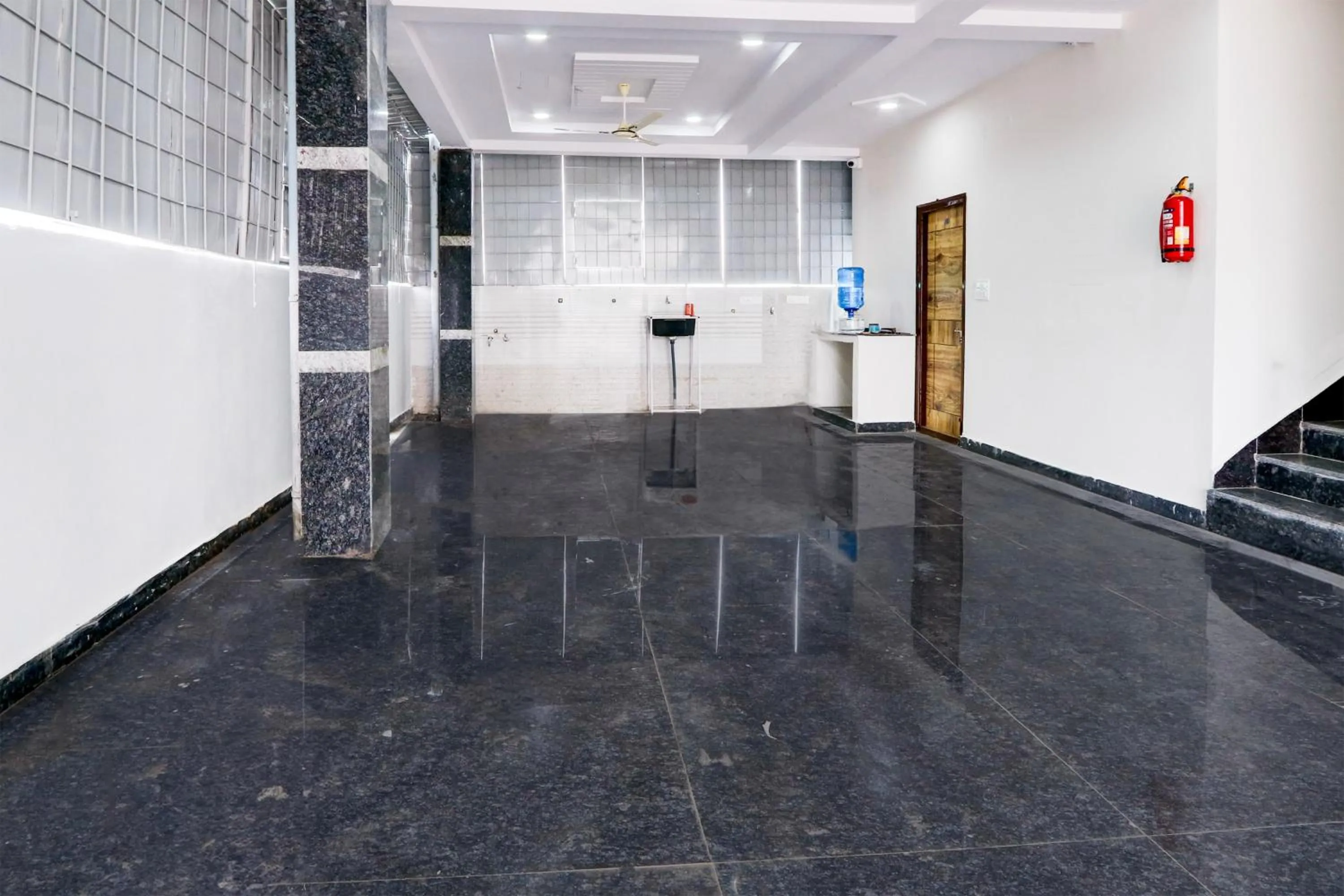 Lobby or reception in Super Hotel O Adibatla near TCS