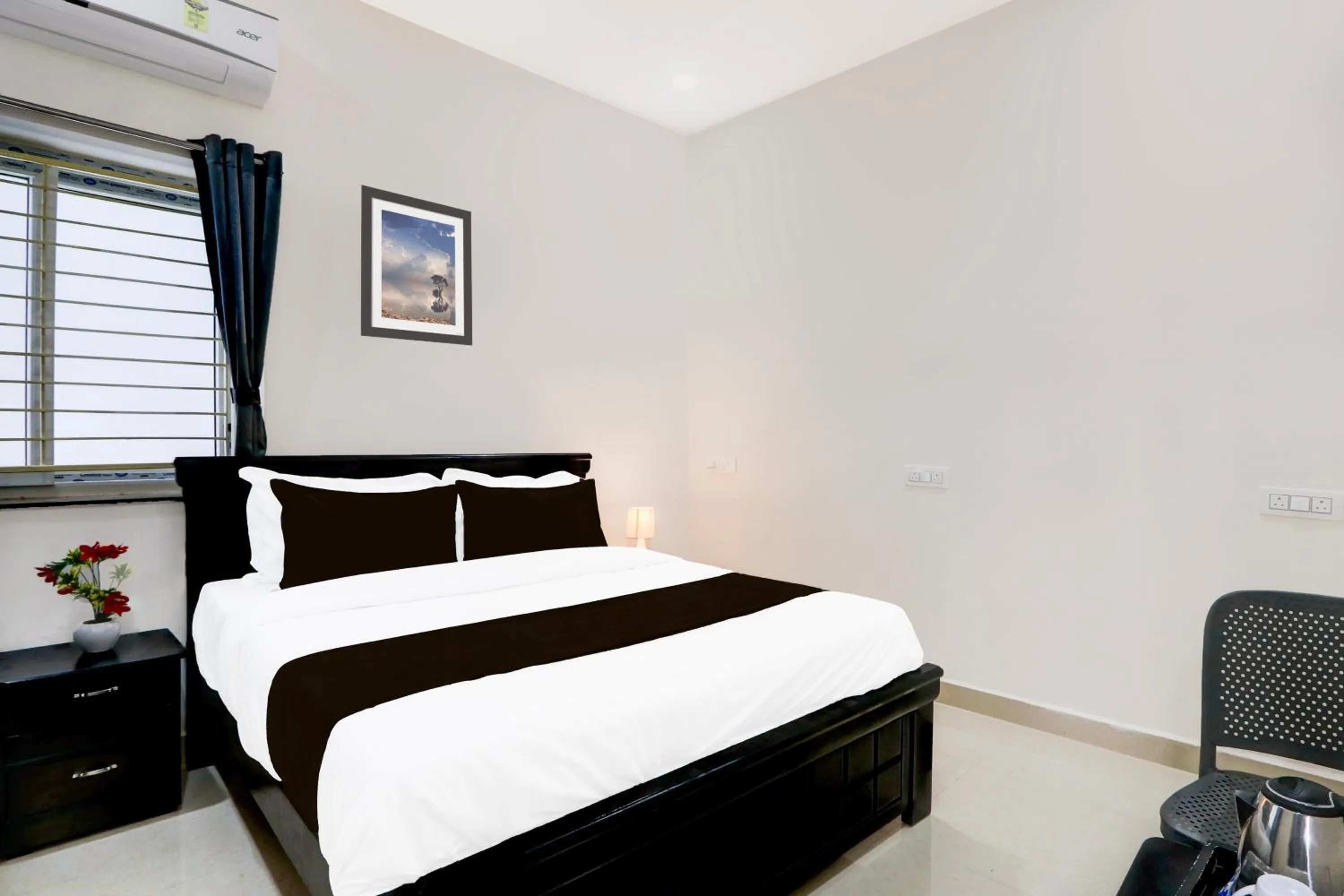 Bedroom, Bed in Super Hotel O Adibatla near TCS