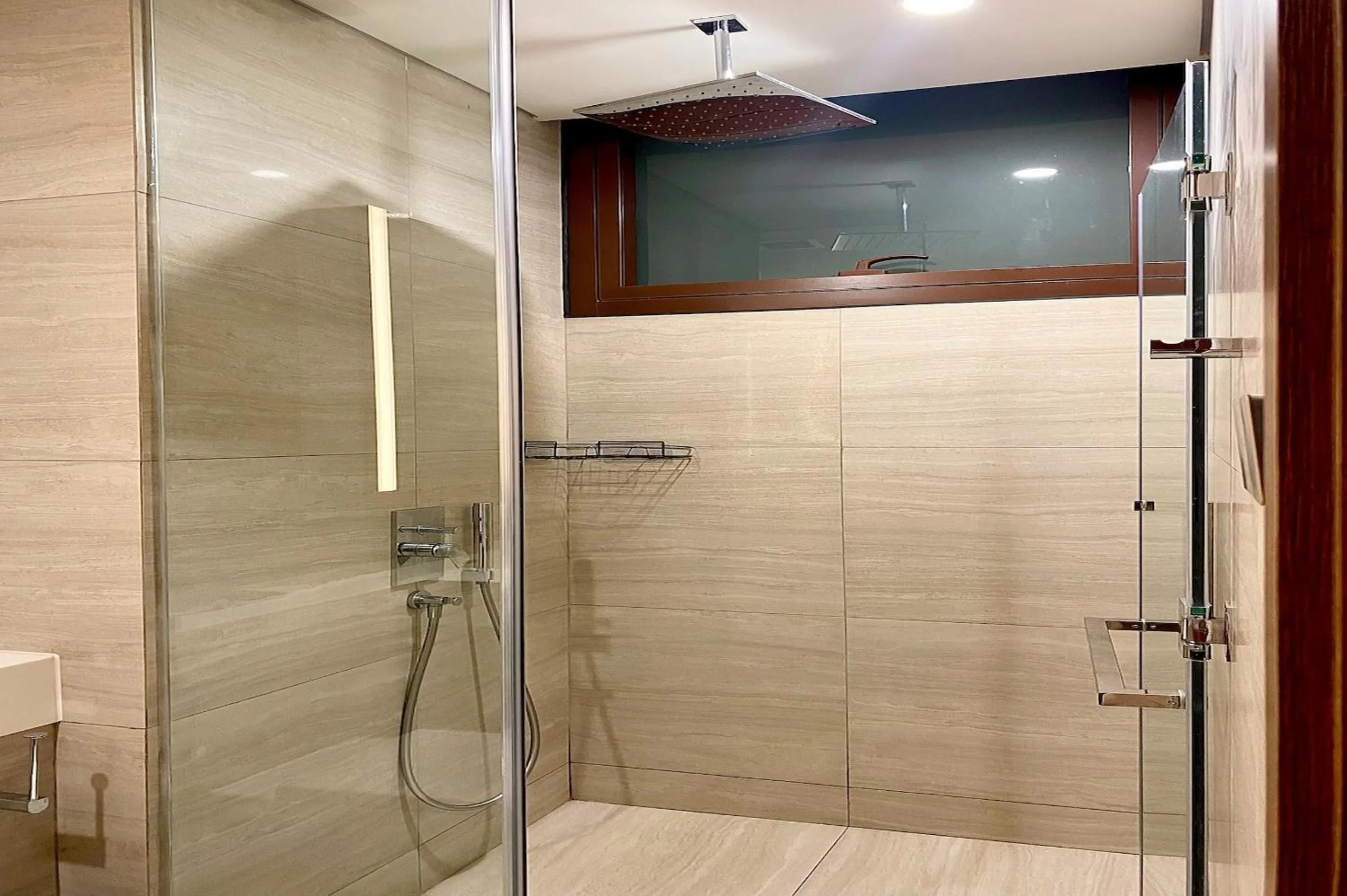 Shower in The Metropole - Horizon View Riverside D2