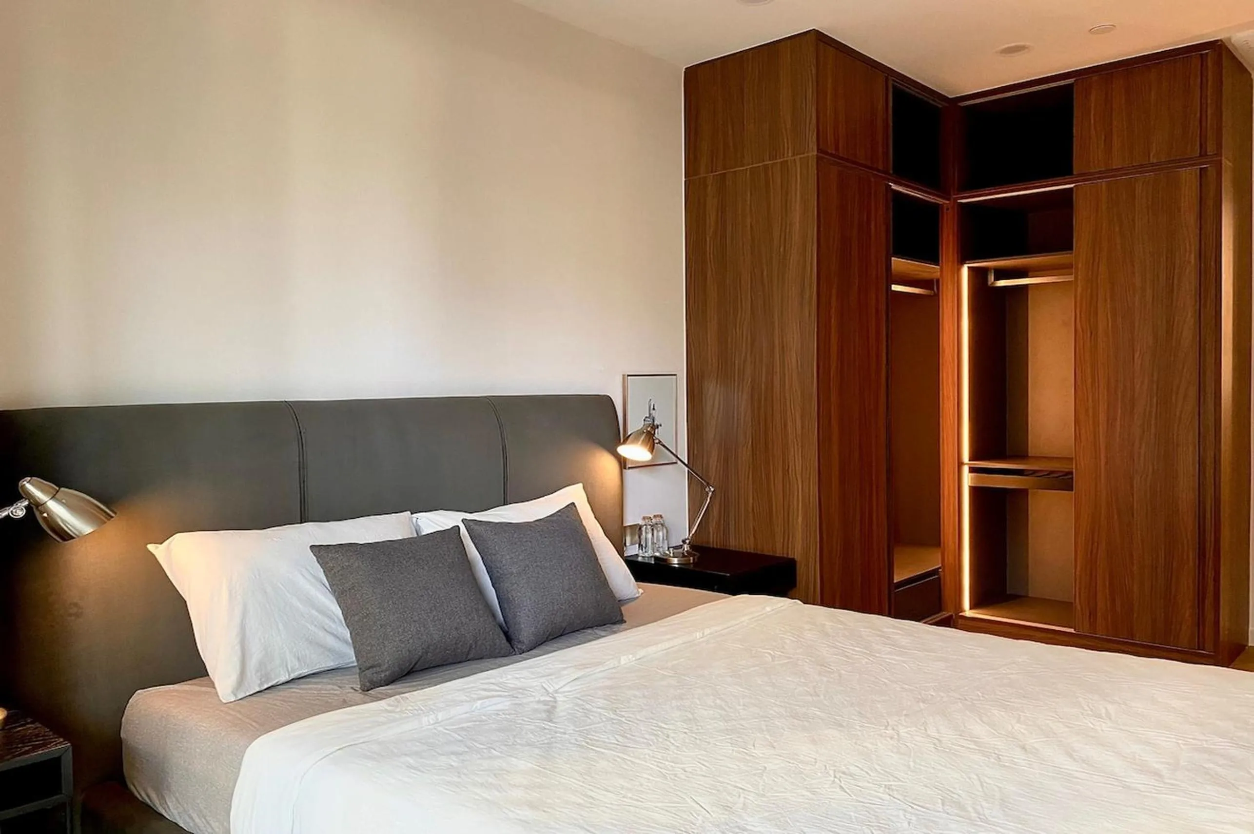 Bed in The Metropole - Horizon View Riverside D2