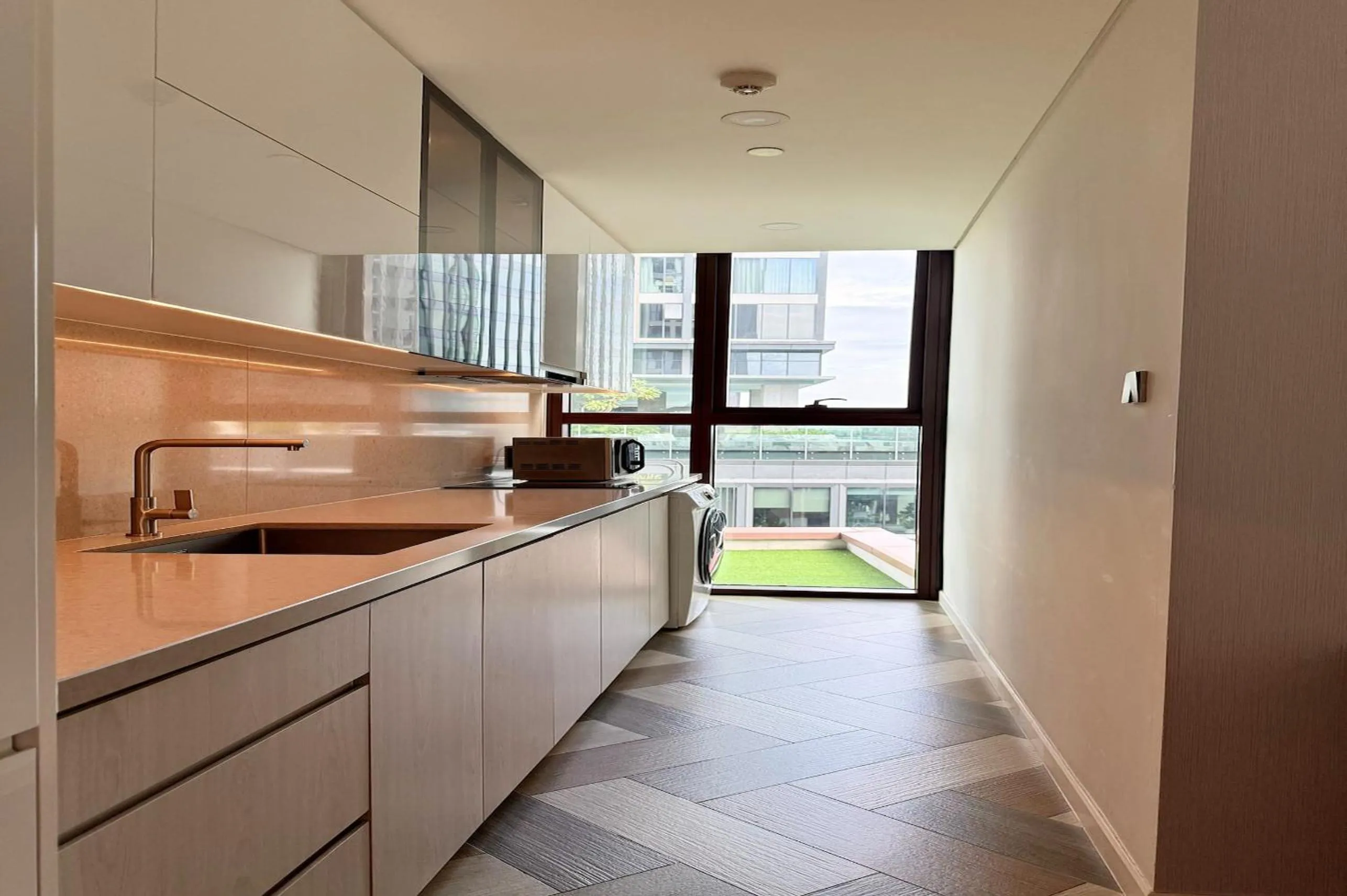Kitchen or kitchenette in The Metropole - Horizon View Riverside D2