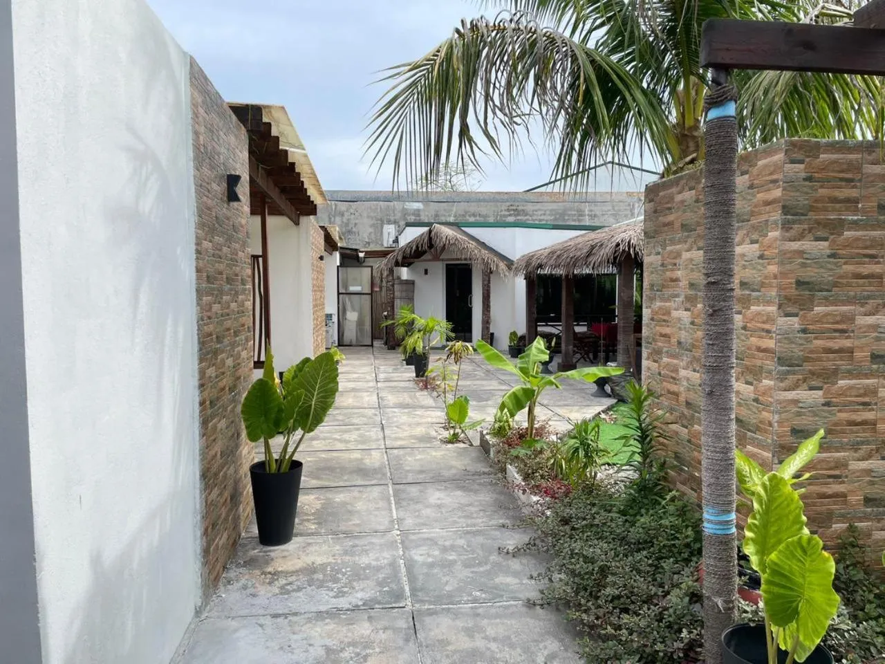 Himeyn Beach Inn - Ocho Homes by Eight Continents