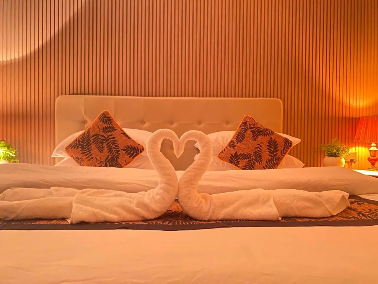 Bed in Himeyn Beach Inn - Ocho Homes by Eight Continents