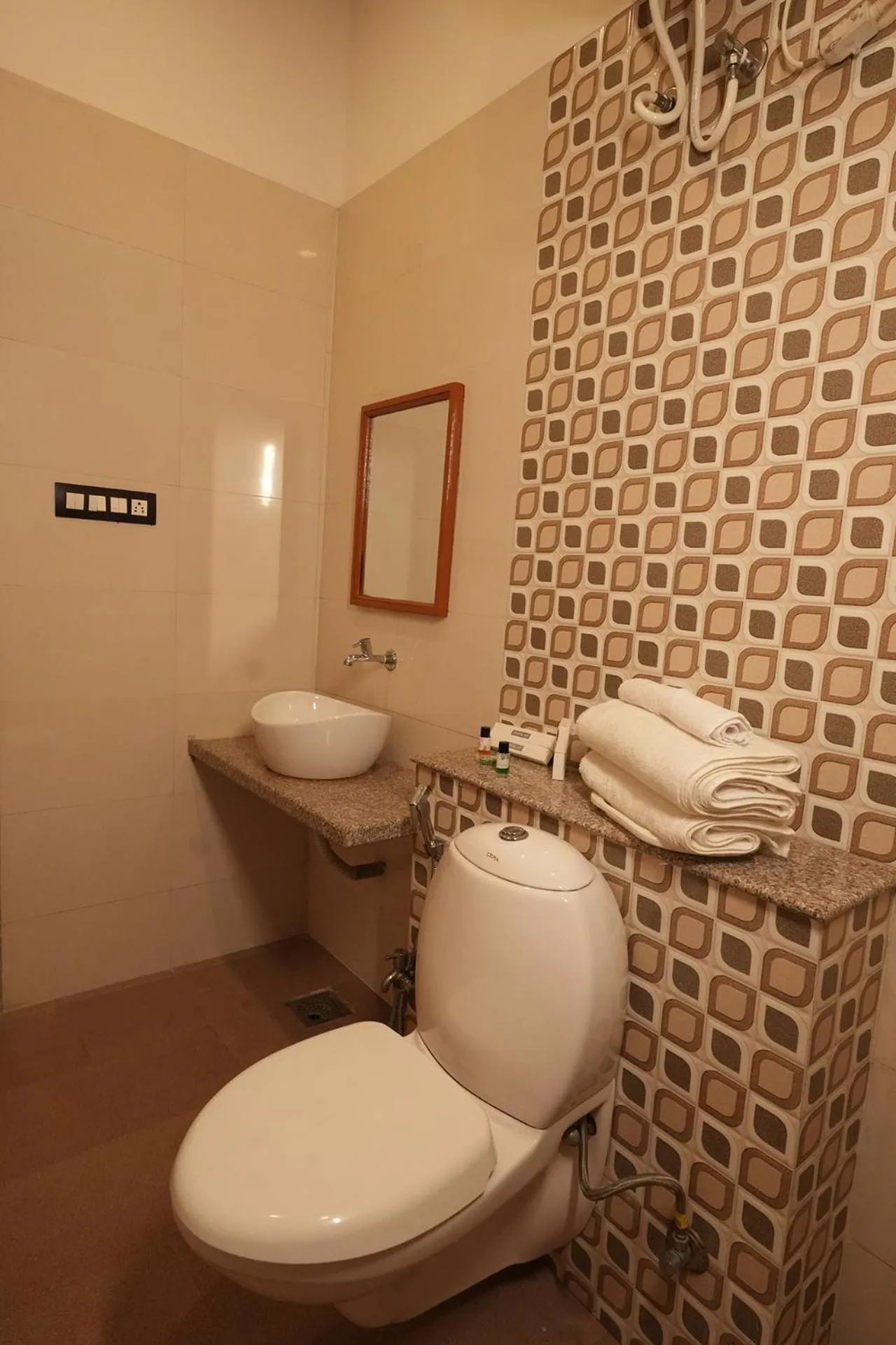 Bathroom in Hotel White Lotus at Ratanpur border