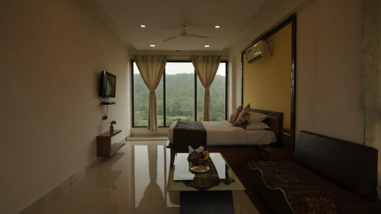 Bedroom, Bed in Hotel White Lotus at Ratanpur border