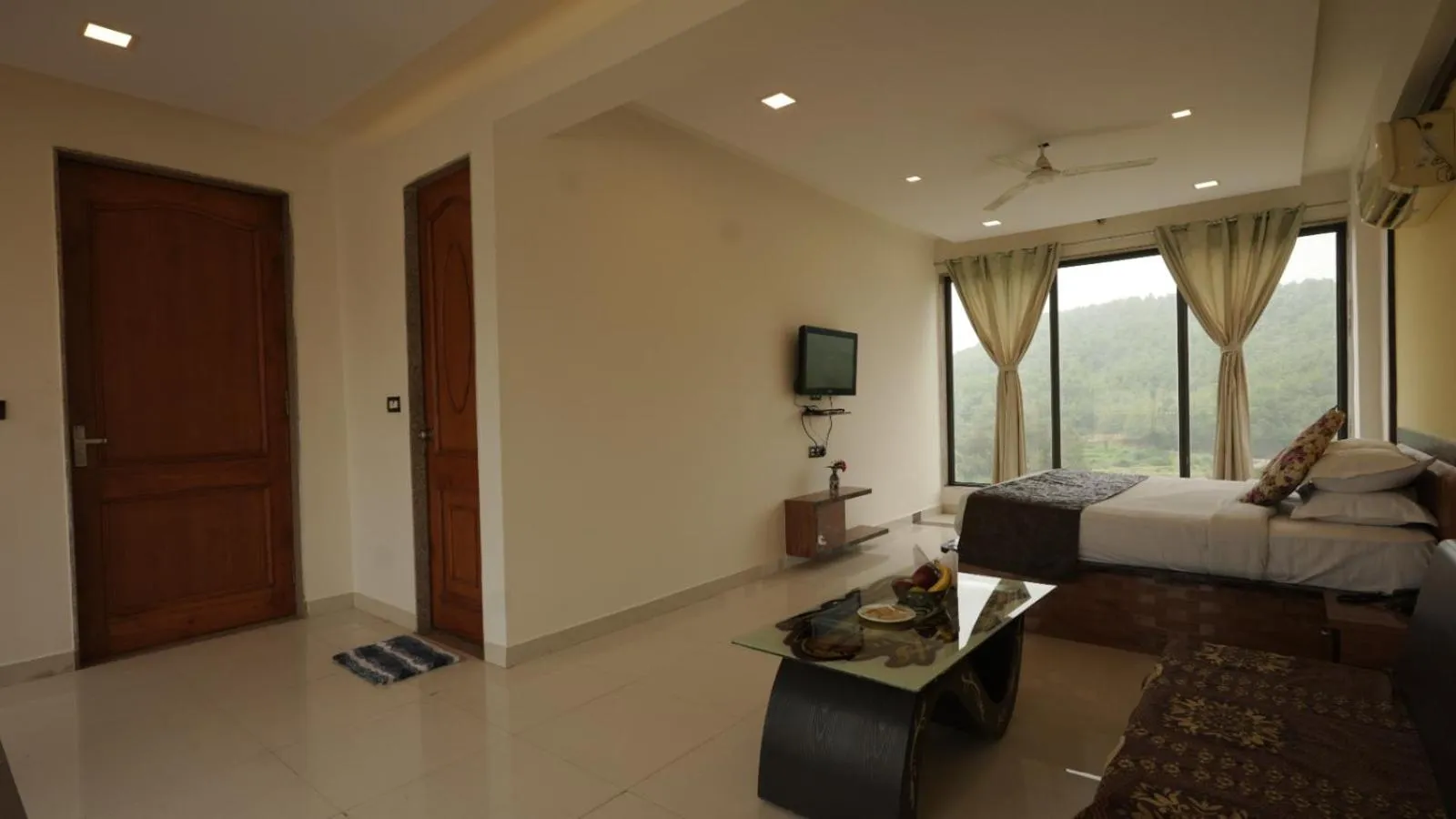 Bed in Hotel White Lotus at Ratanpur border