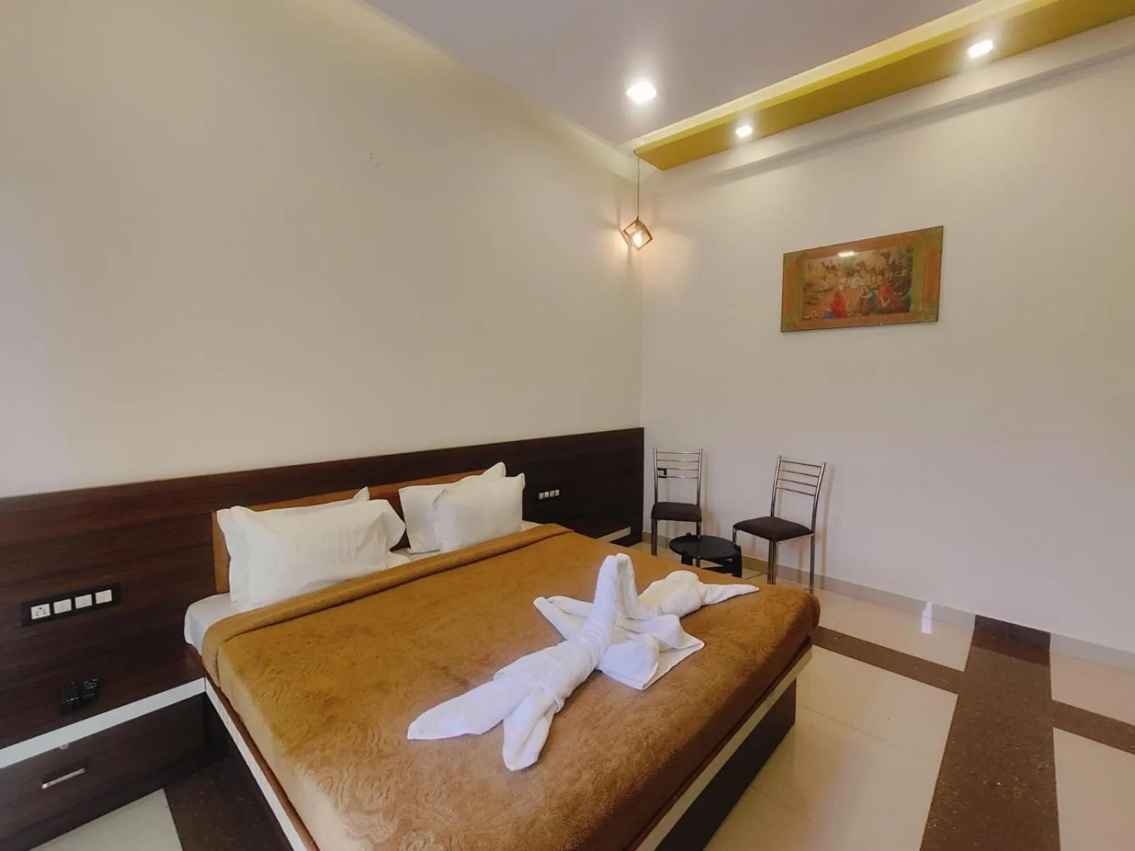 Bed in Hotel White Lotus at Ratanpur border