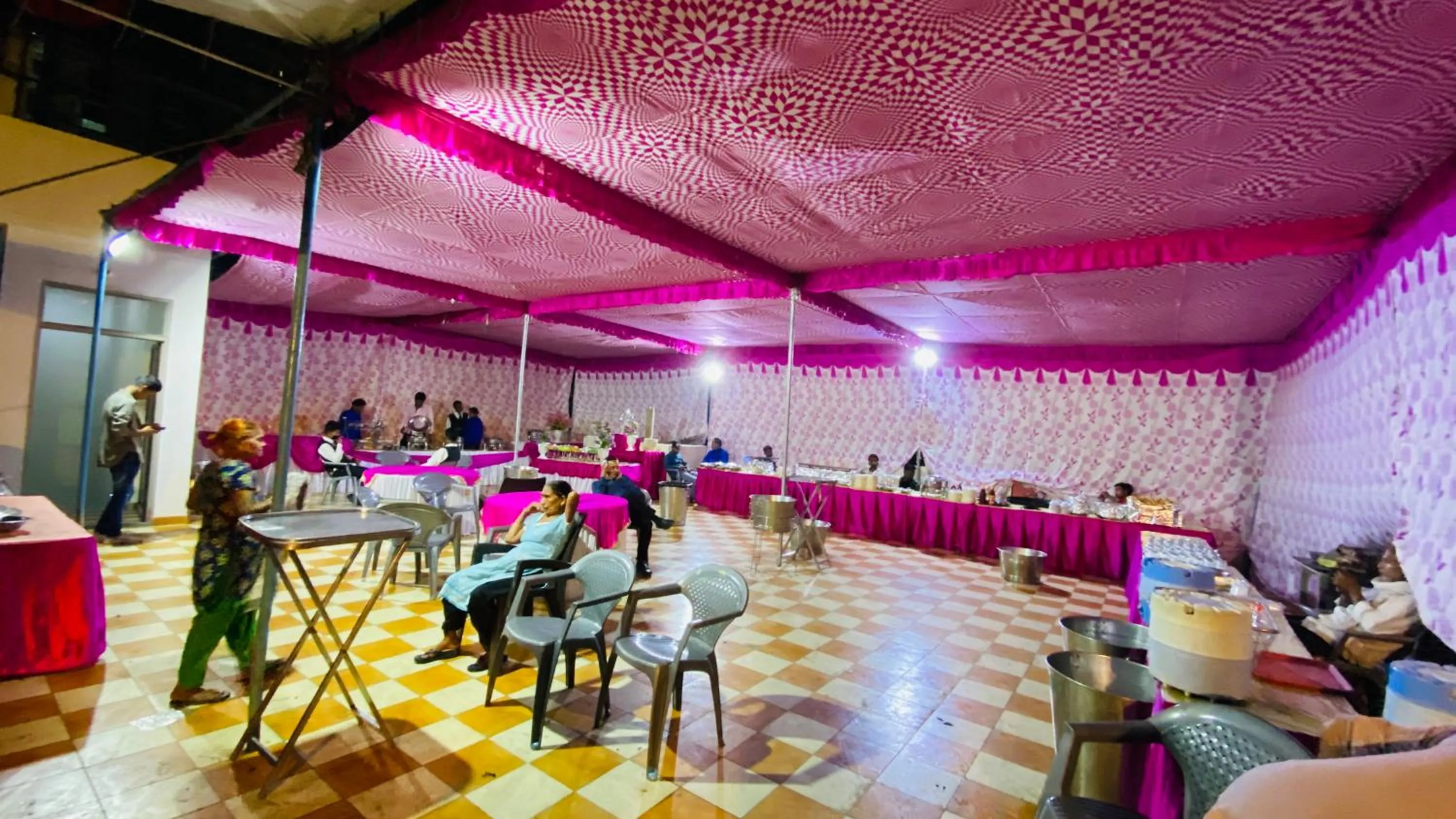 Restaurant/places to eat in Hotel Krishna Pride