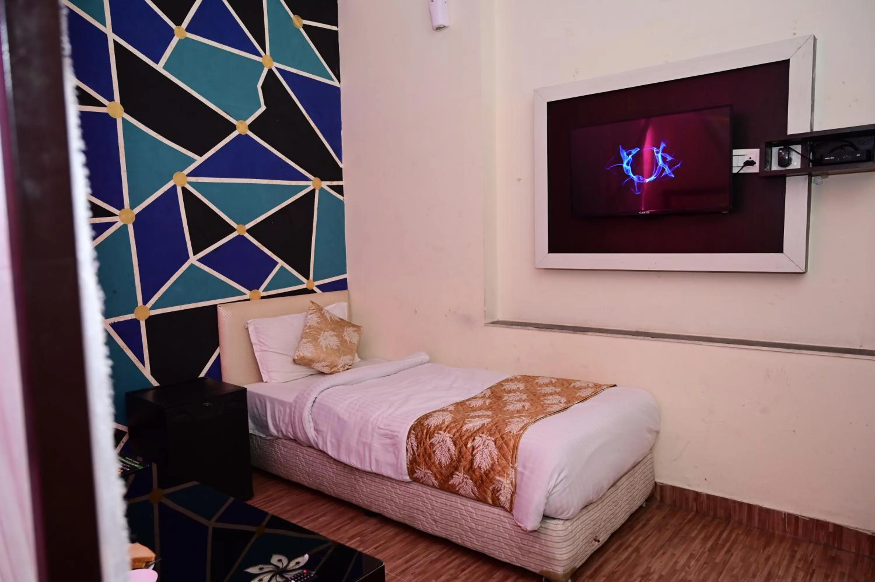 Bed in Hotel Krishna Pride