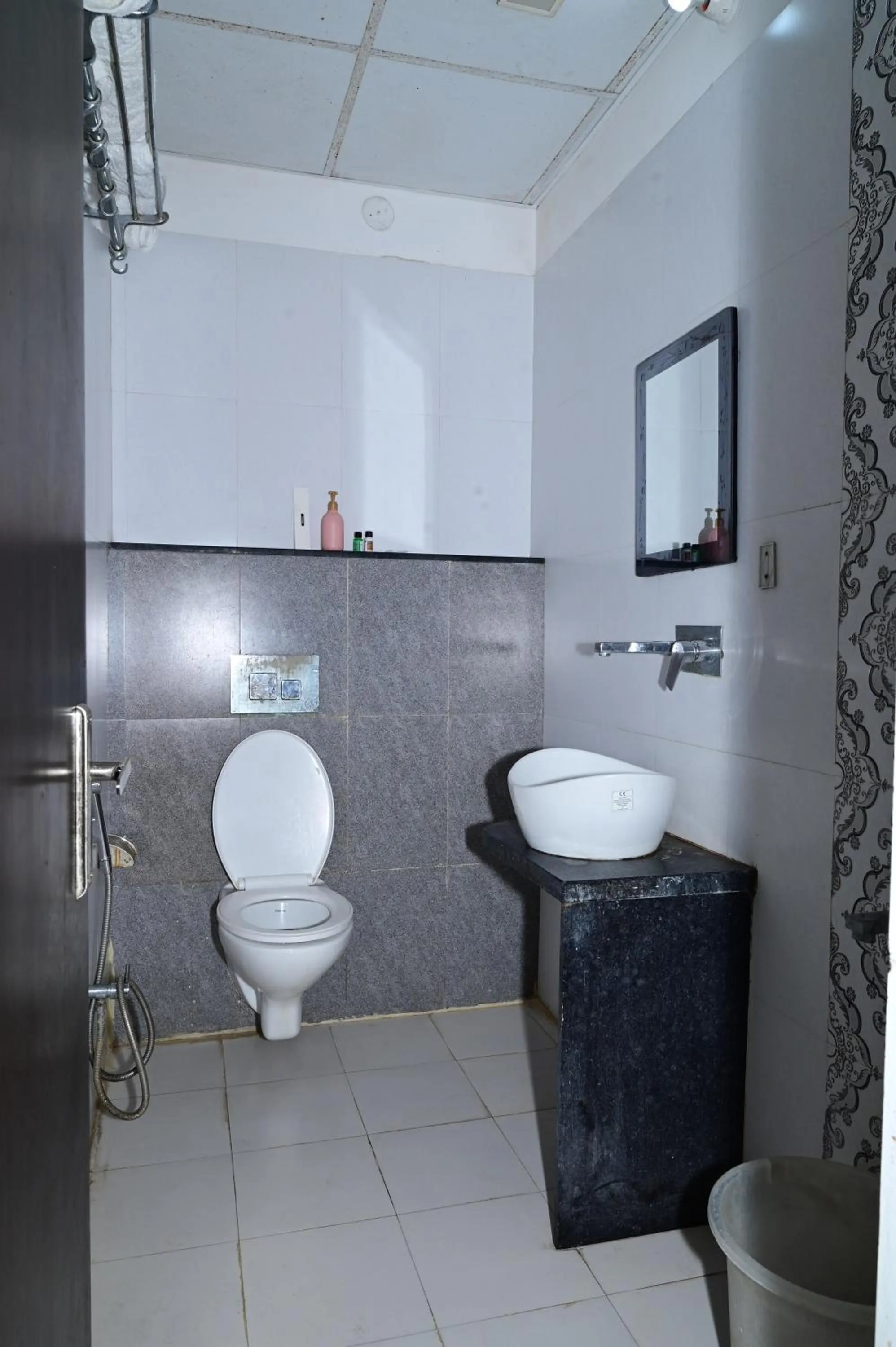 Bathroom in Hotel Krishna Pride