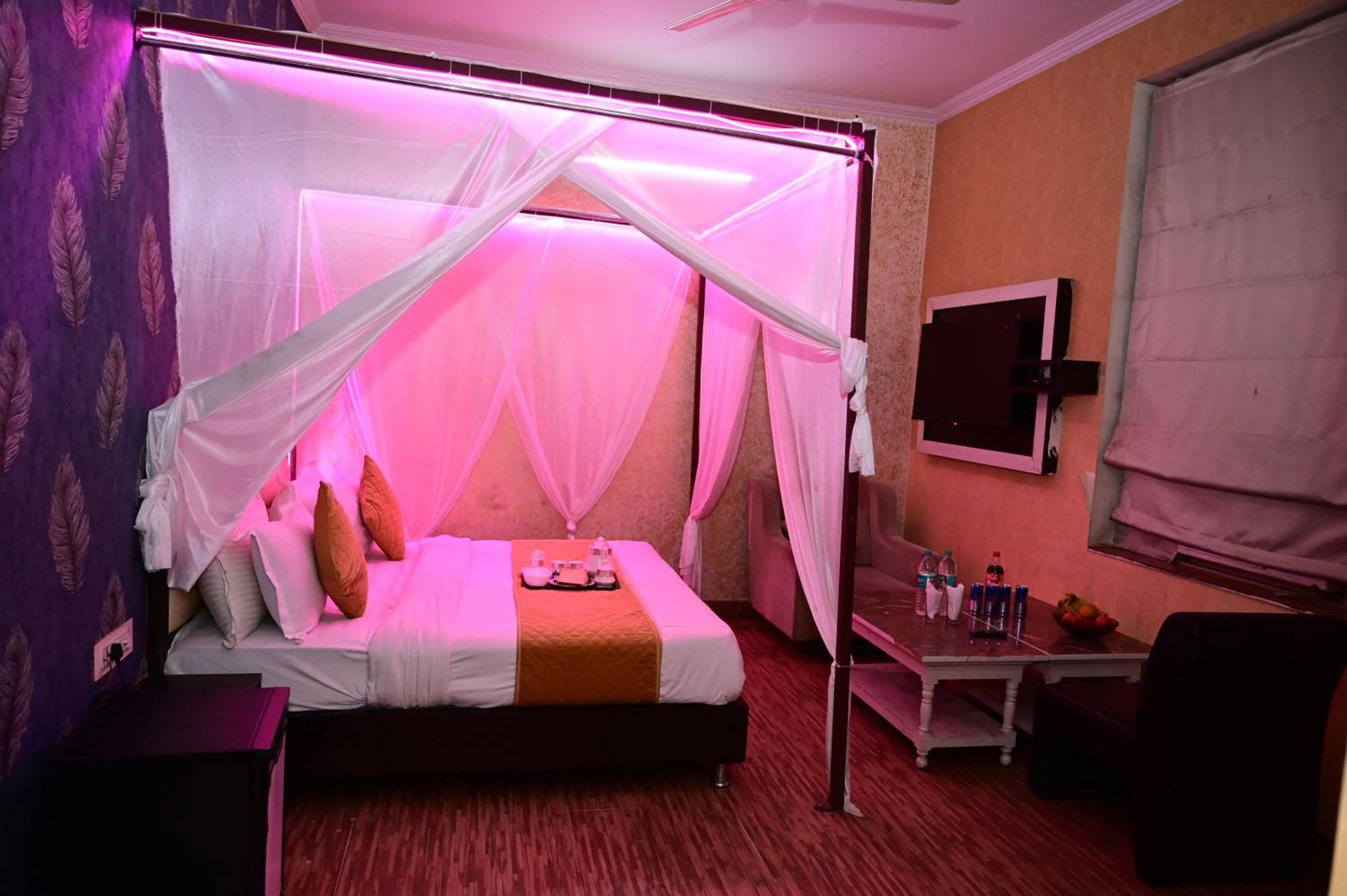 Bed in Hotel Krishna Pride