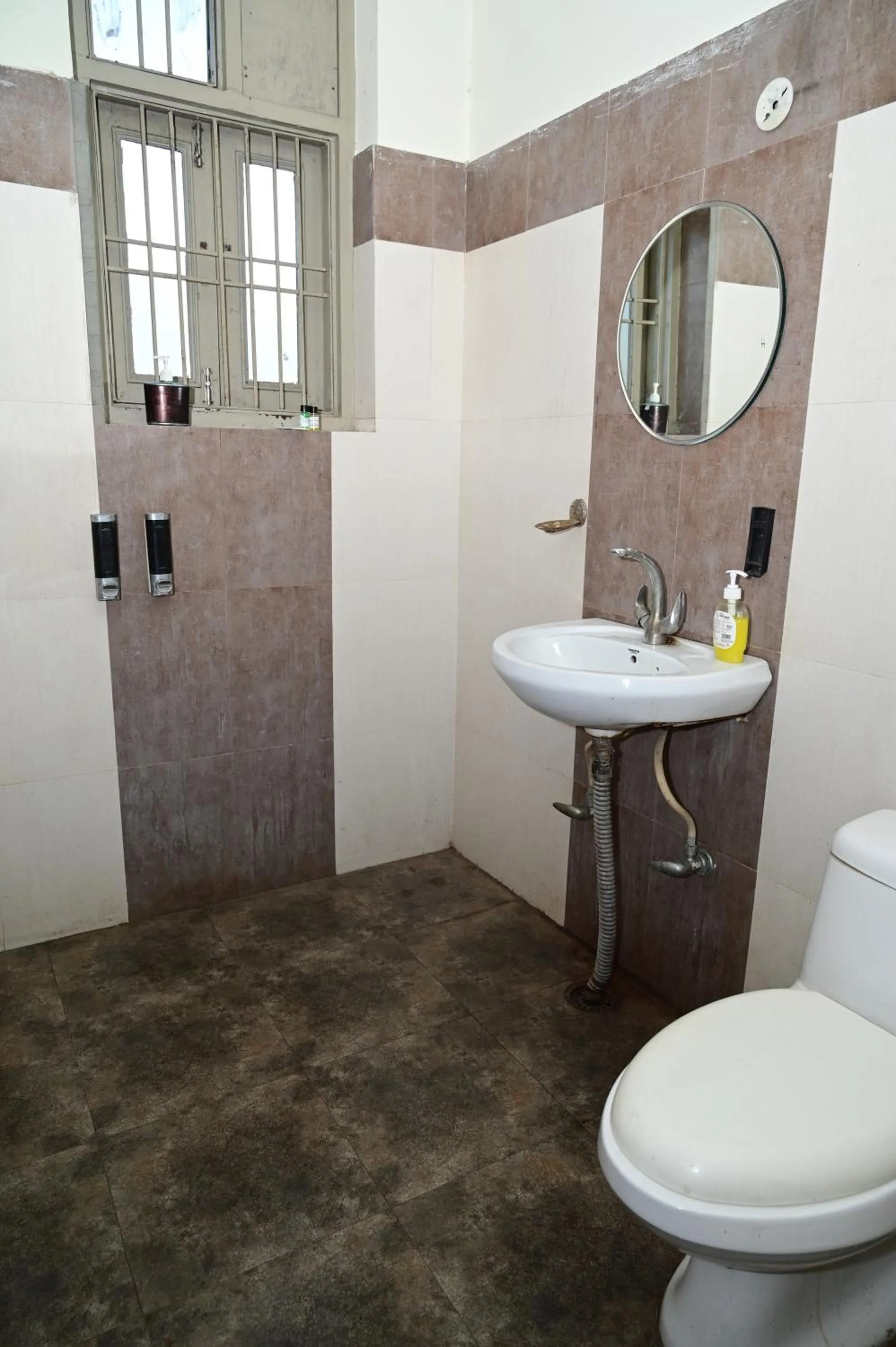 Bathroom in Hotel Krishna Pride