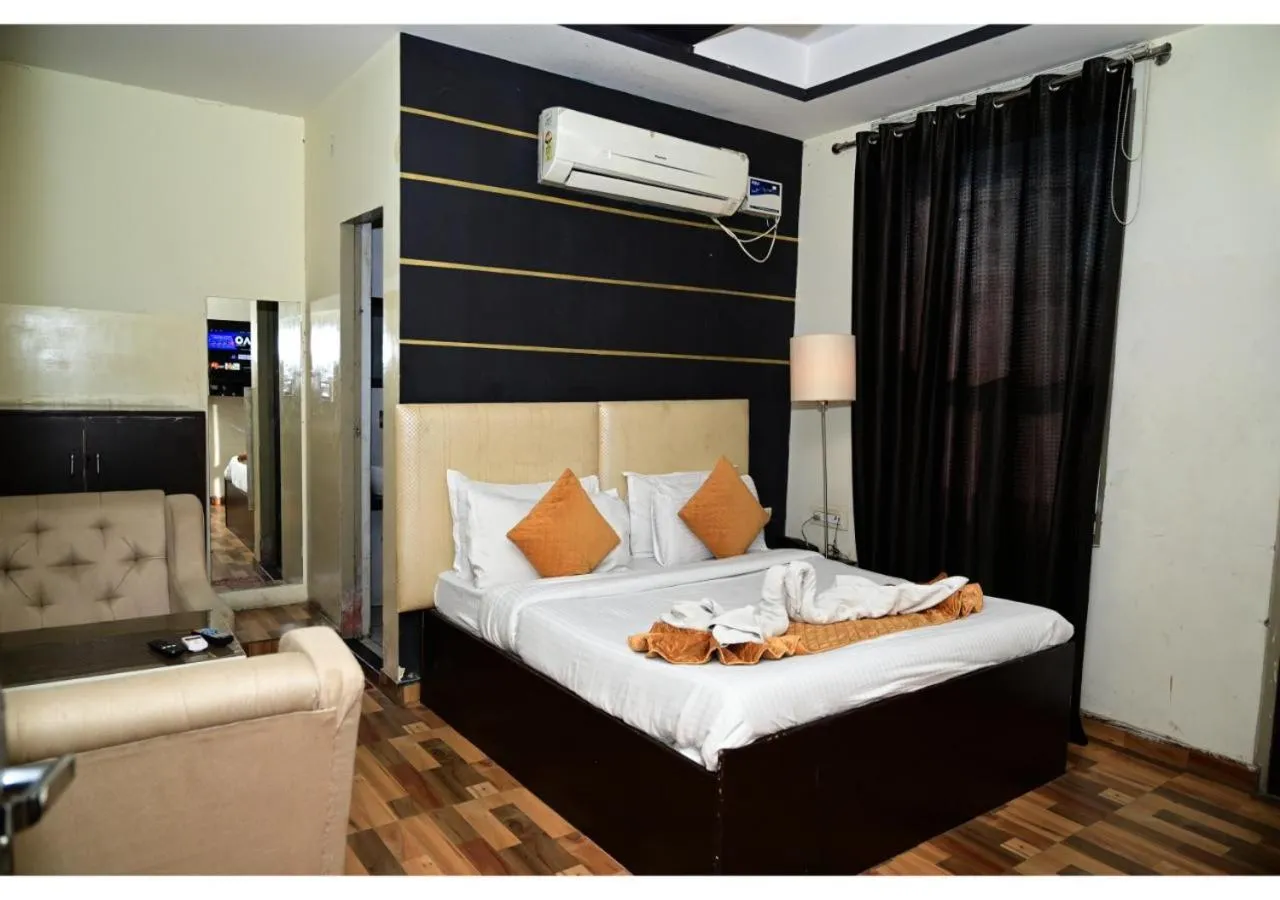 Bed in Hotel Krishna Pride