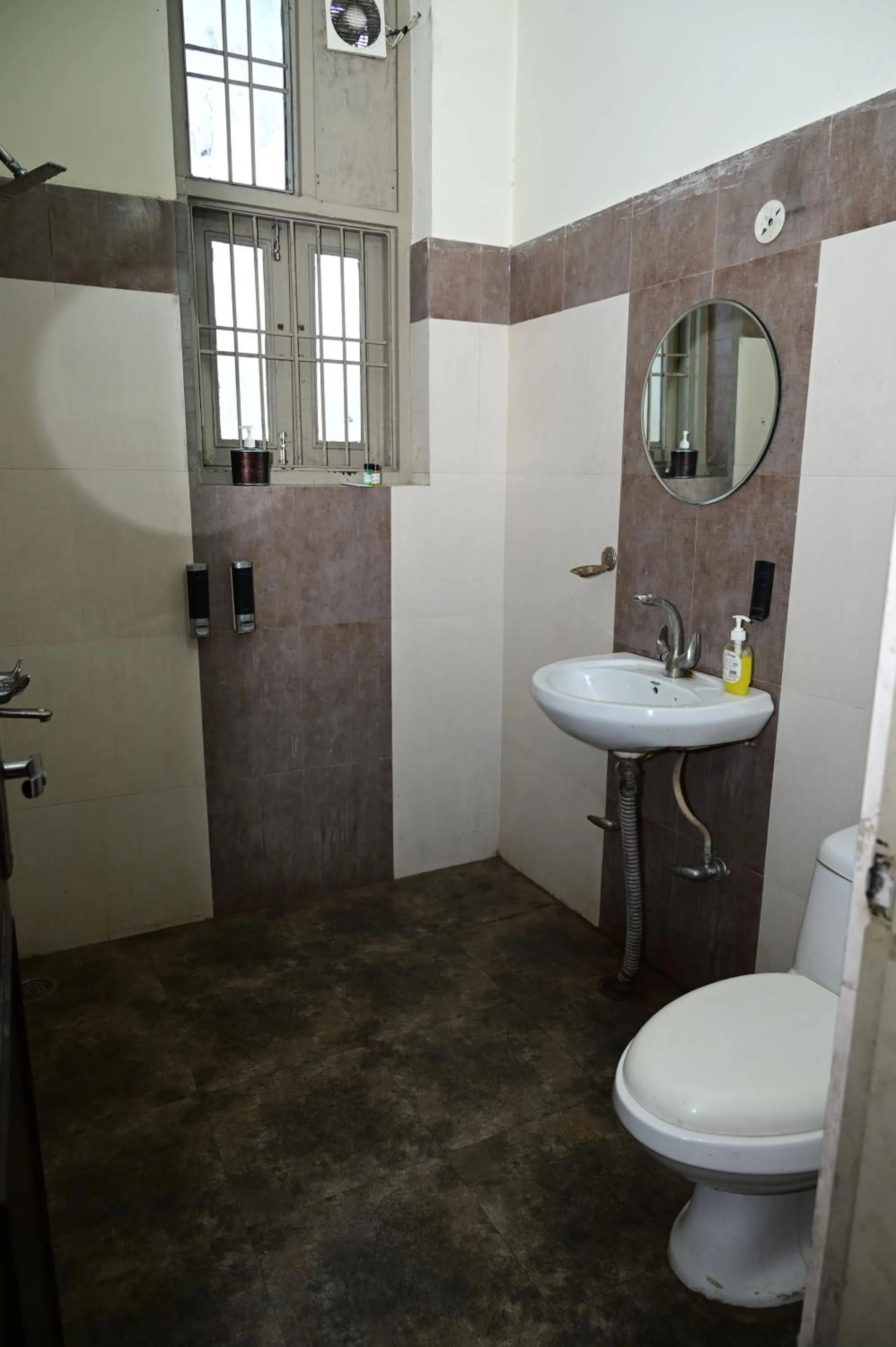 Bathroom in Hotel Krishna Pride