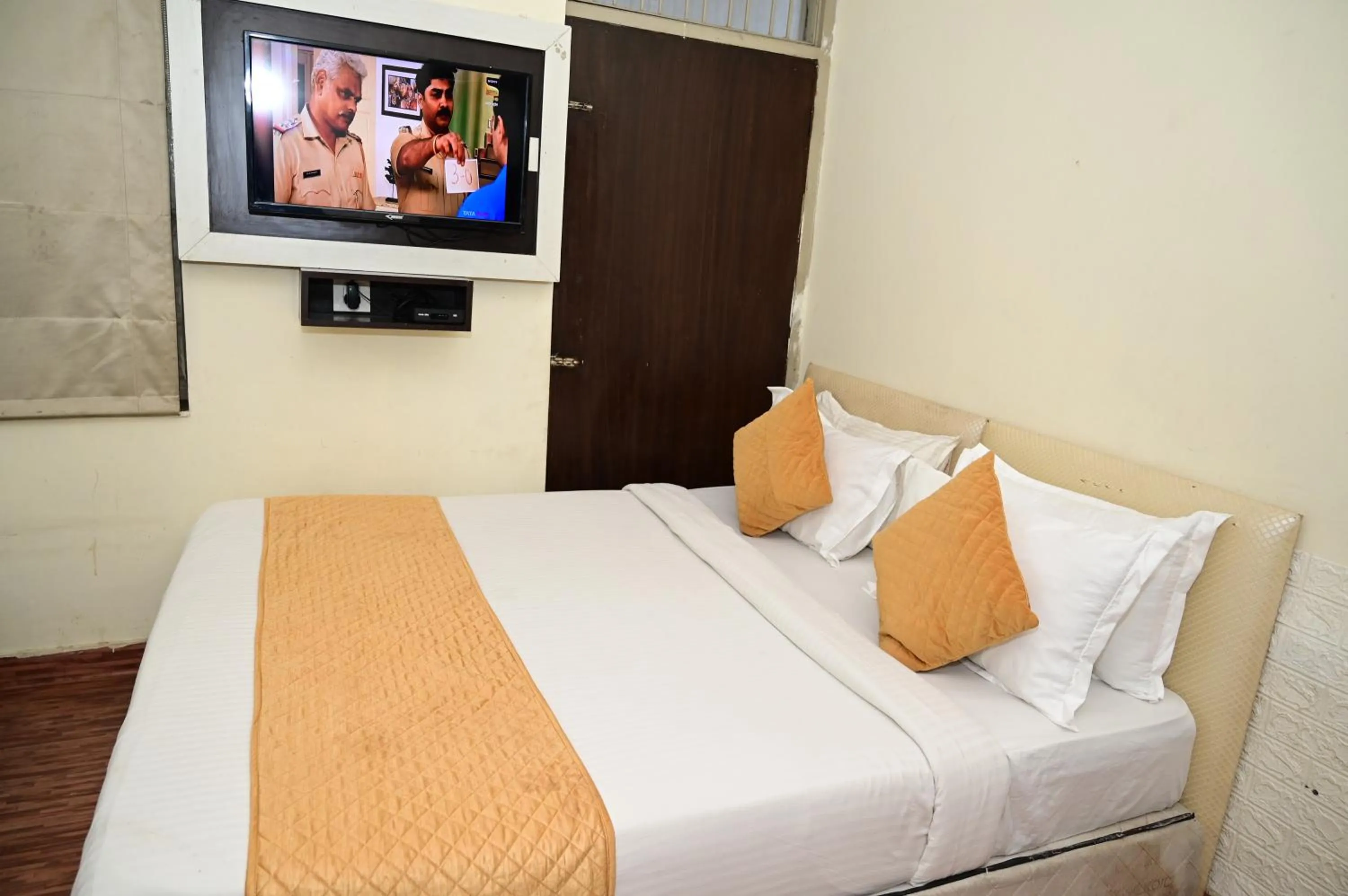 Bed in Hotel Krishna Pride