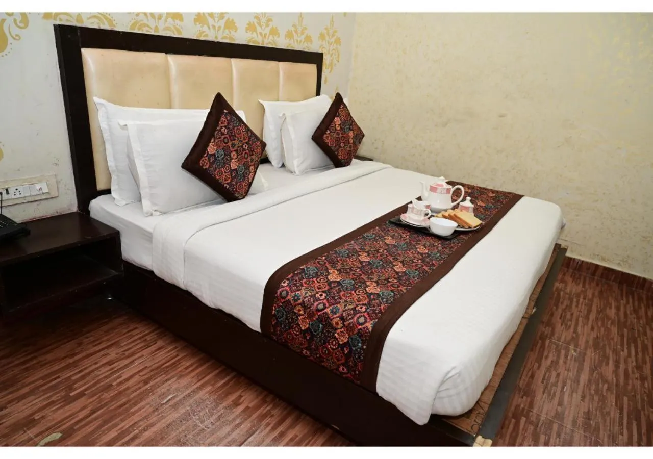 Food, Bed in Hotel Krishna Pride