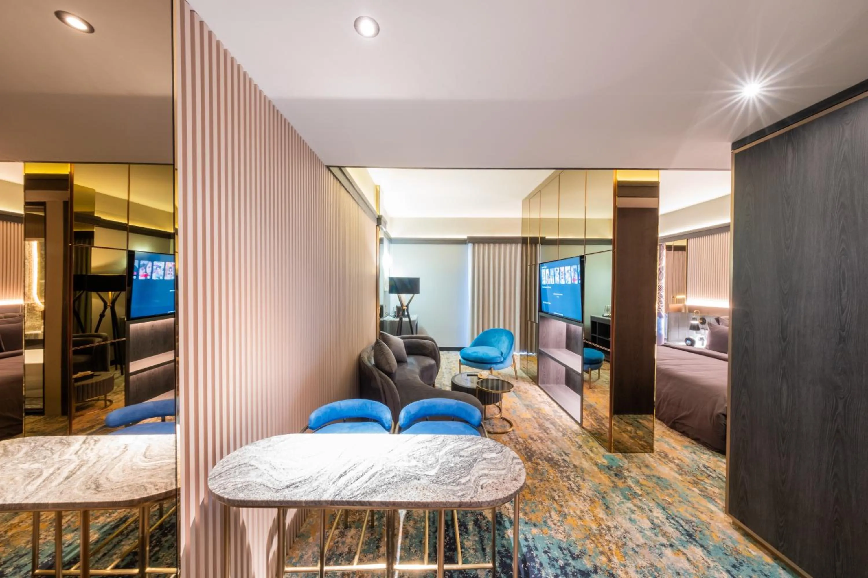 TV and multimedia in The All - Suite Pentacity Hotel Balikpapan