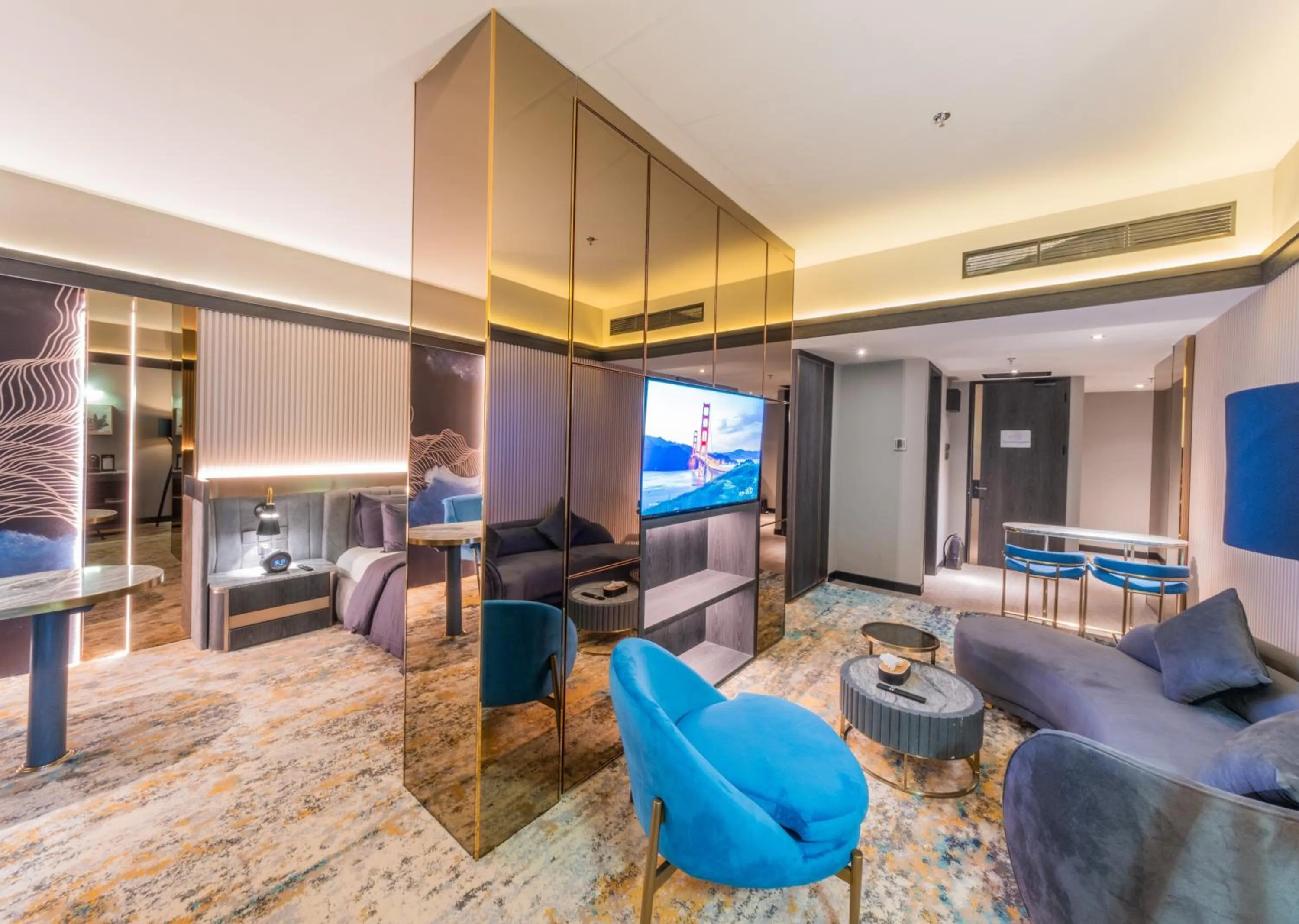 TV and multimedia in The All - Suite Pentacity Hotel Balikpapan