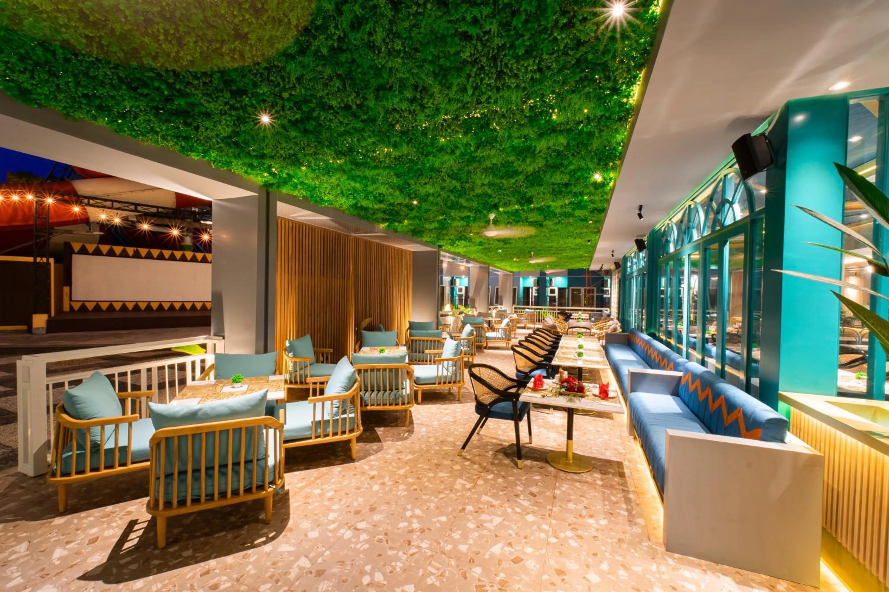 Restaurant/places to eat in The All - Suite Pentacity Hotel Balikpapan