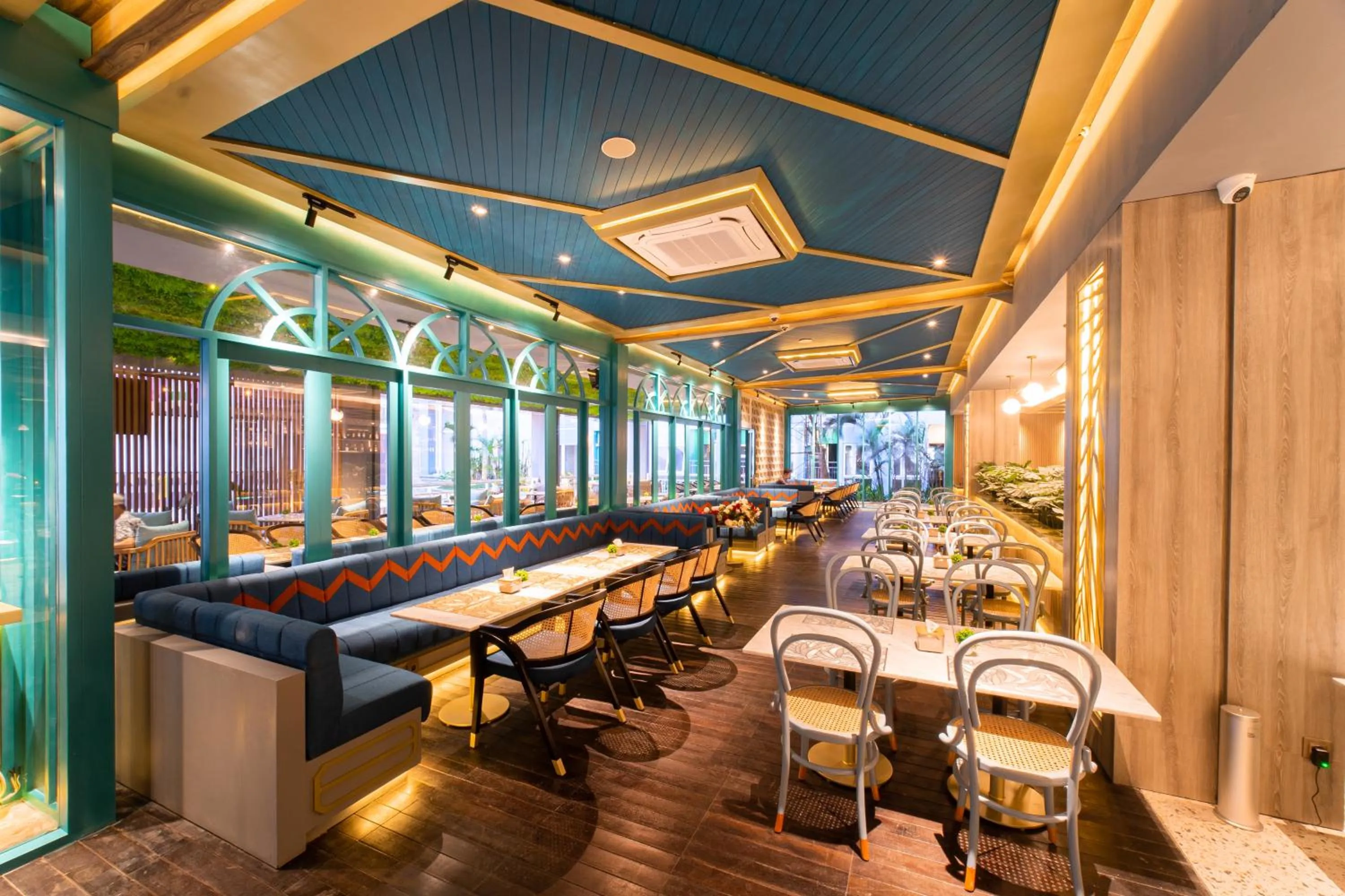 Restaurant/places to eat in The All - Suite Pentacity Hotel Balikpapan