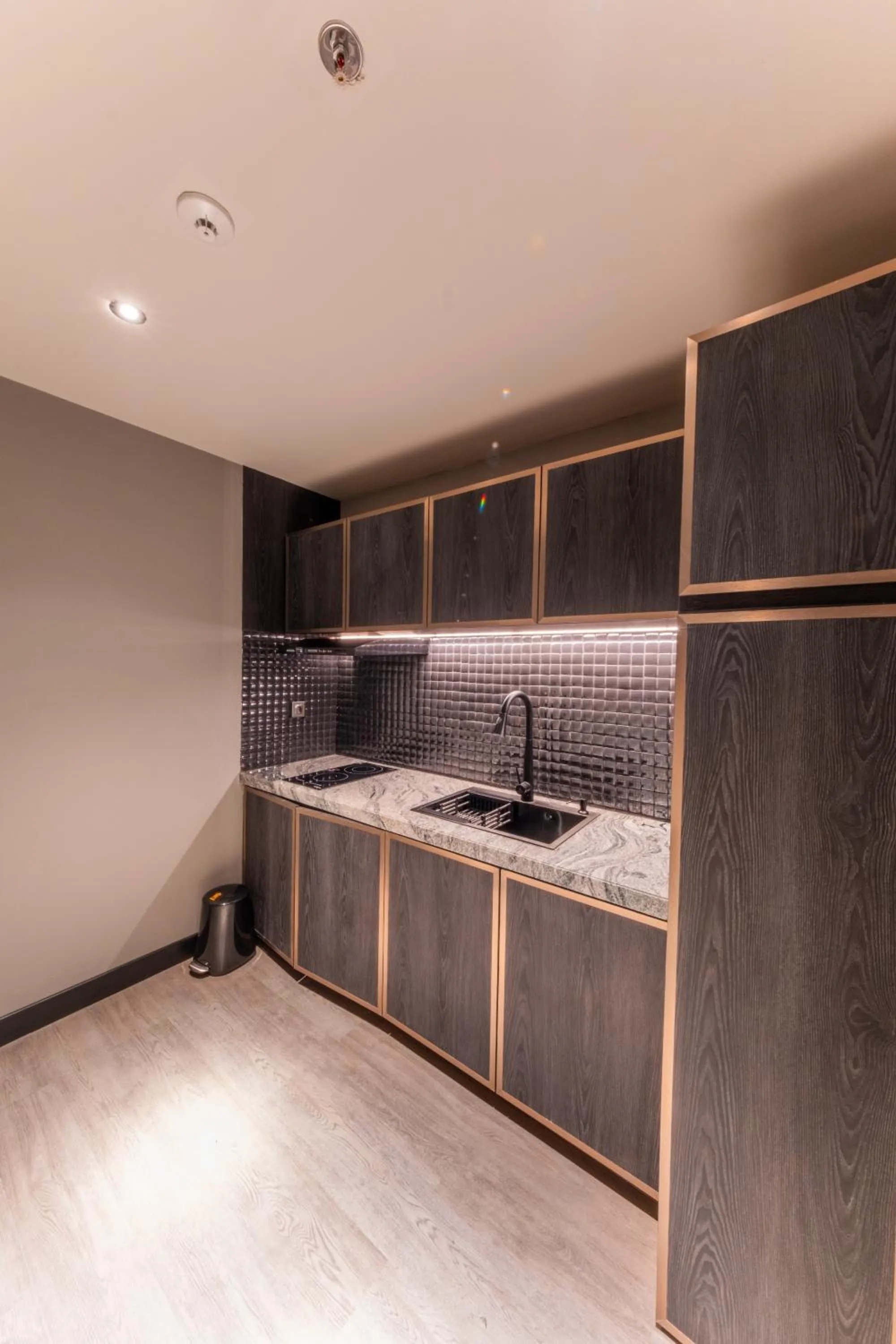 Kitchen or kitchenette in The All - Suite Pentacity Hotel Balikpapan