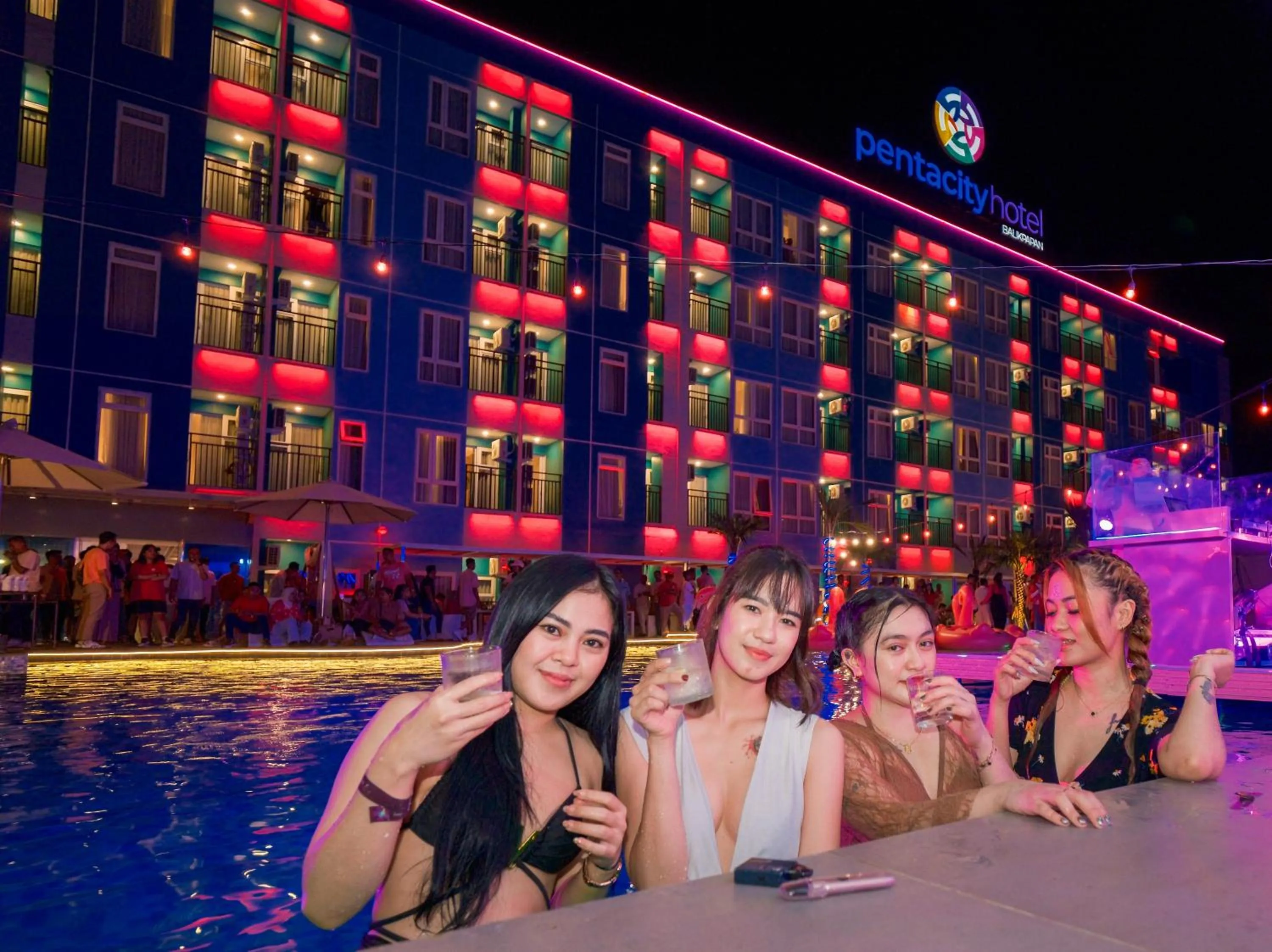 Lounge or bar in The All - Suite Pentacity Hotel Balikpapan