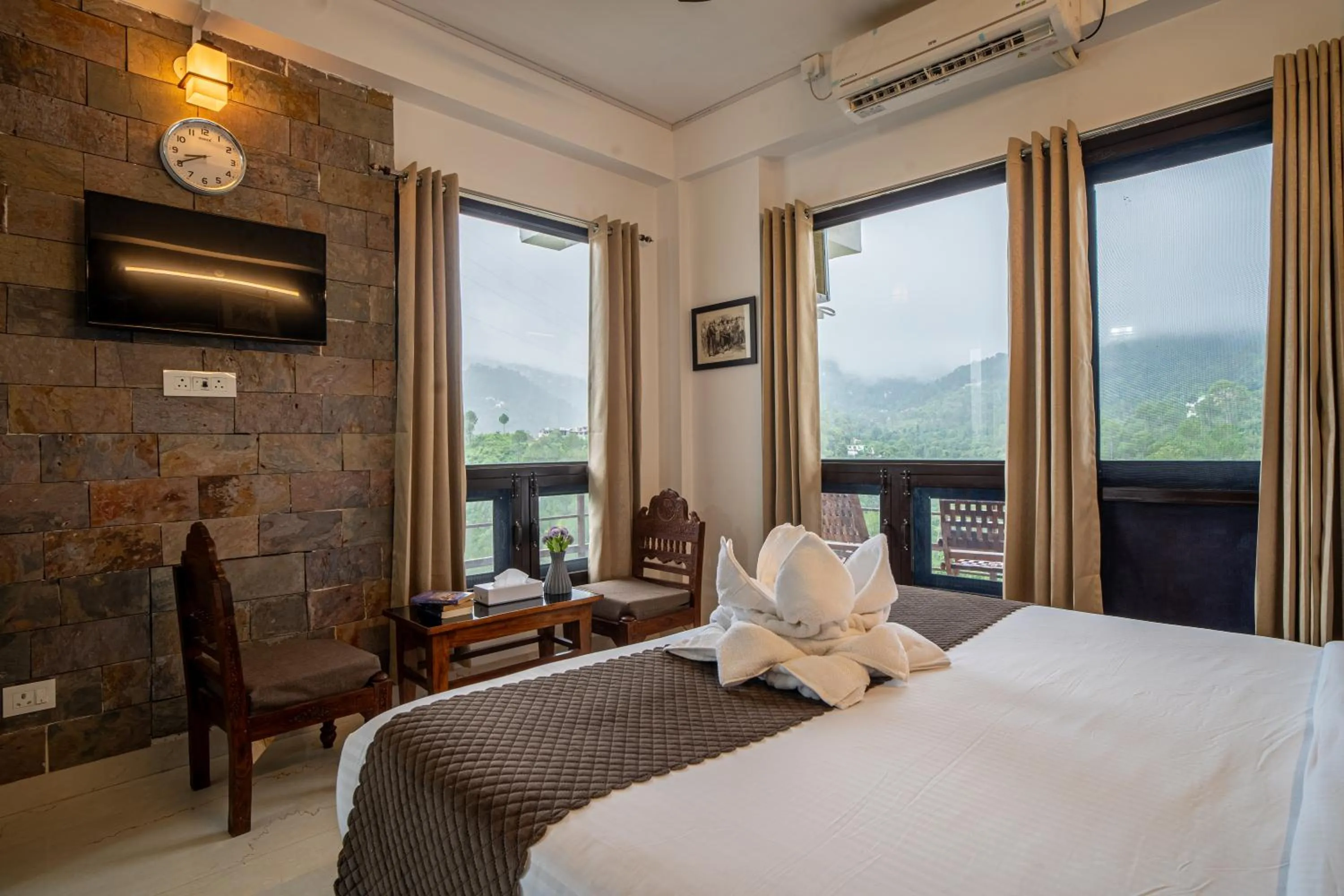 Bedroom, Bed in Captain Resorts