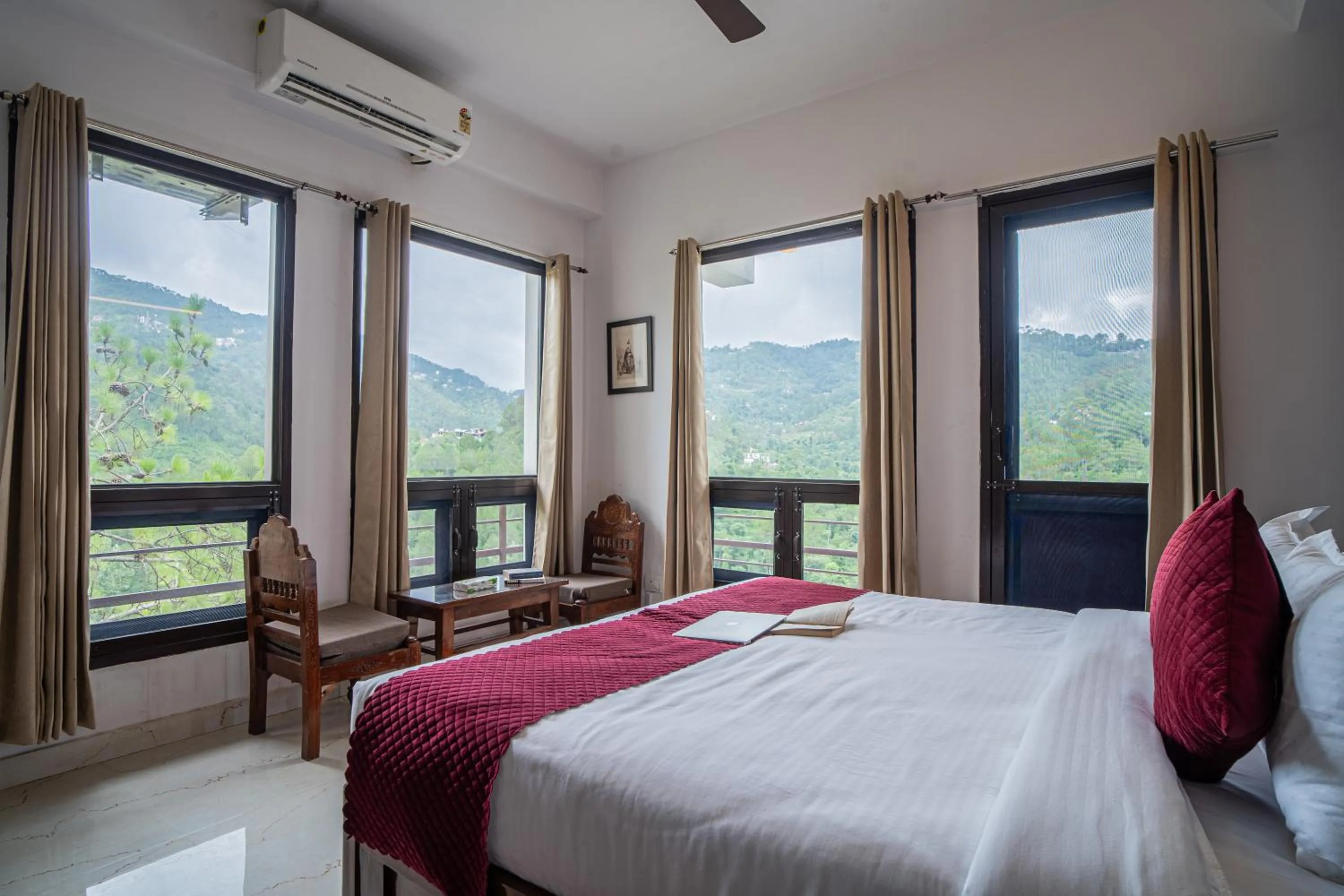 Bedroom, Bed in Captain Resorts