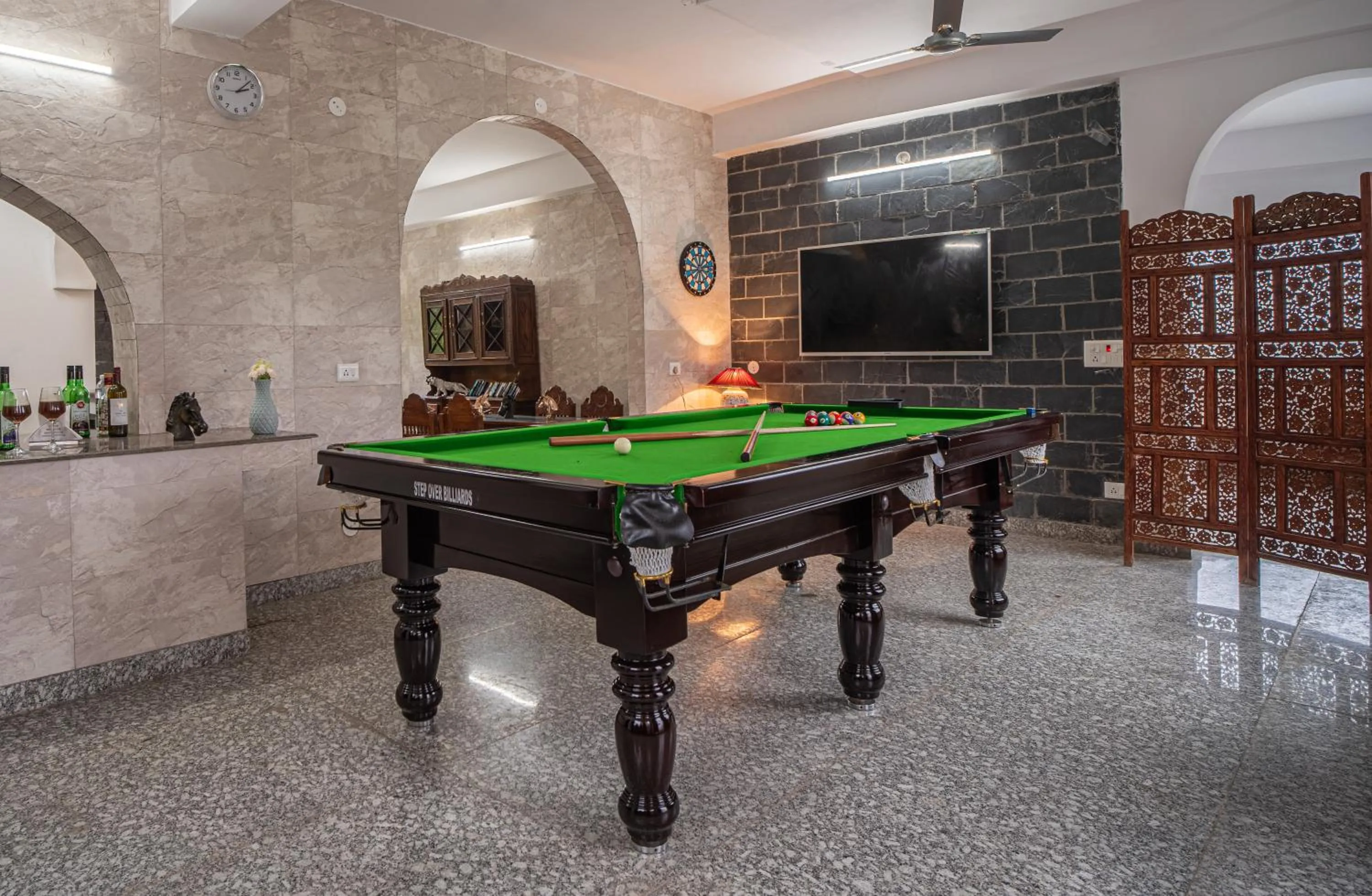 Lounge or bar in Captain Resorts