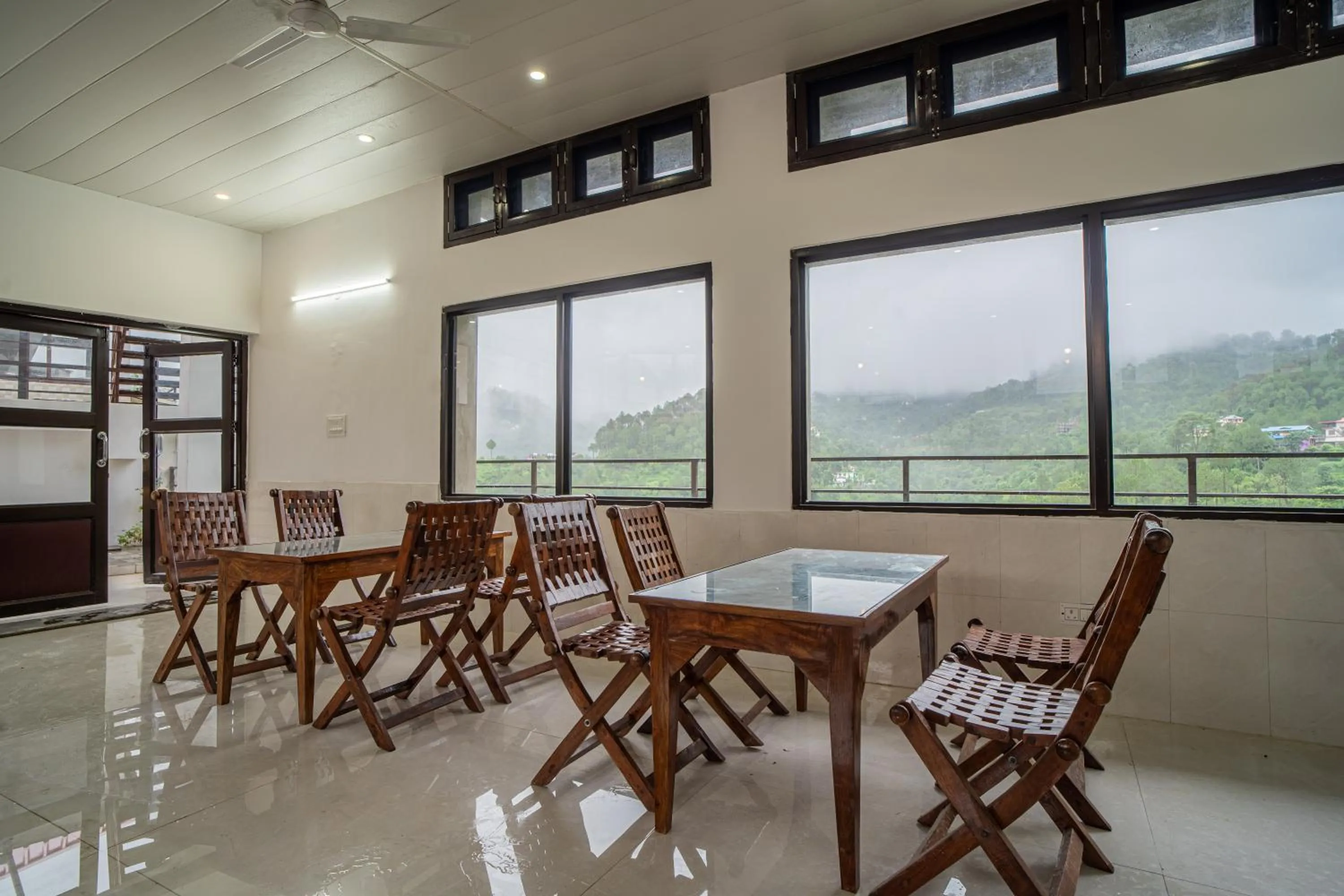 Restaurant/places to eat in Captain Resorts