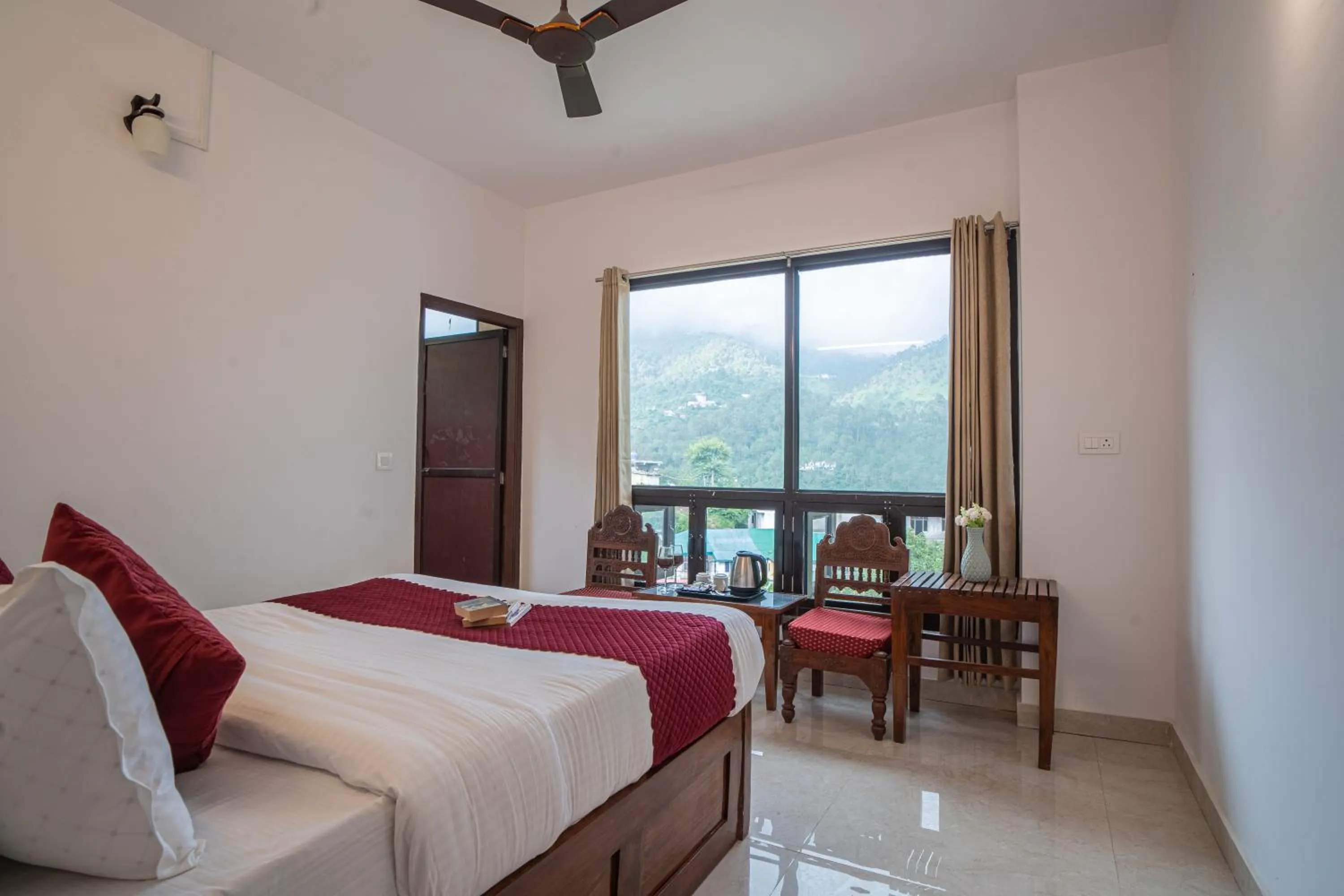 Bedroom, Bed in Captain Resorts