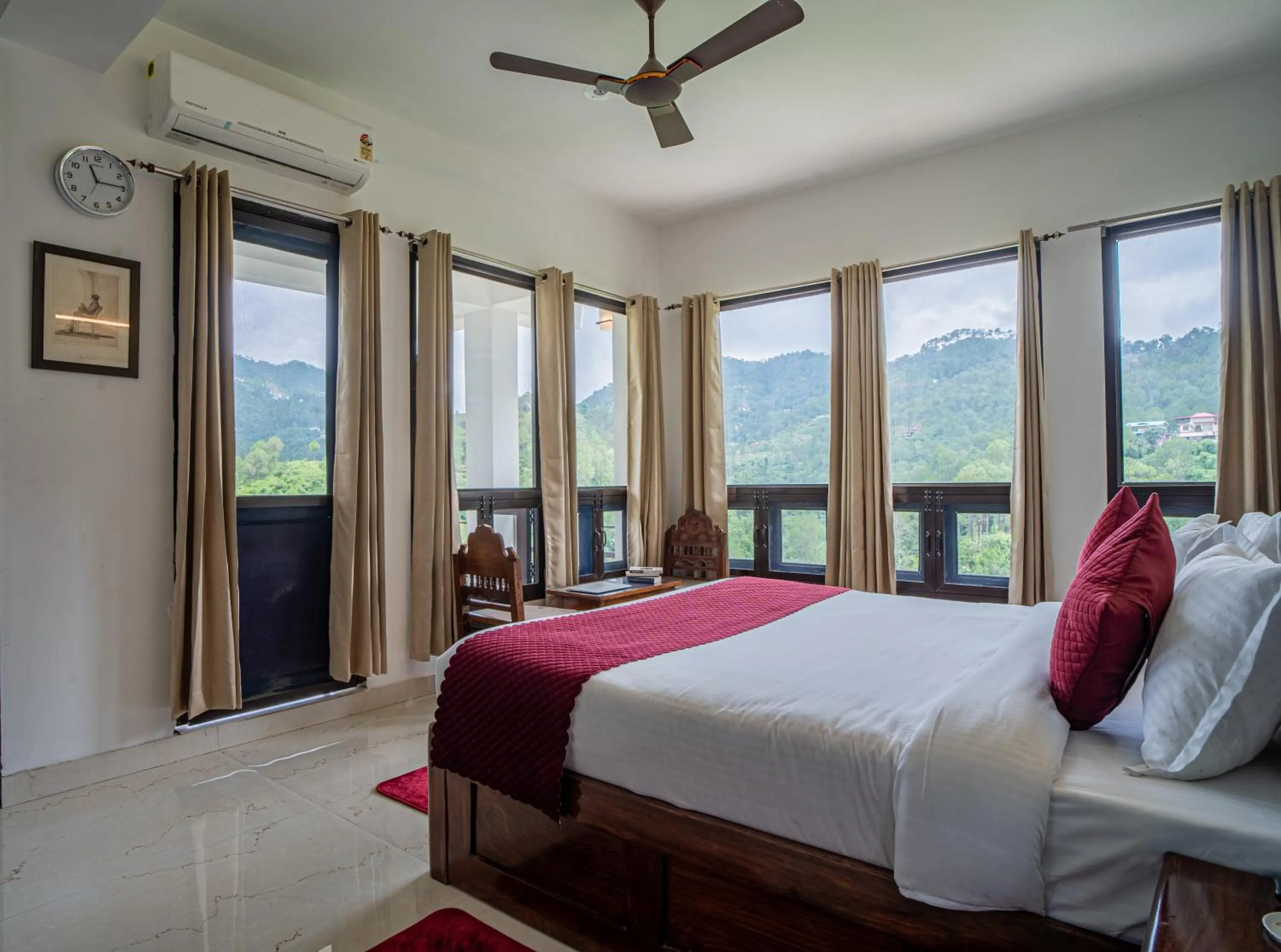 Bedroom, Bed in Captain Resorts