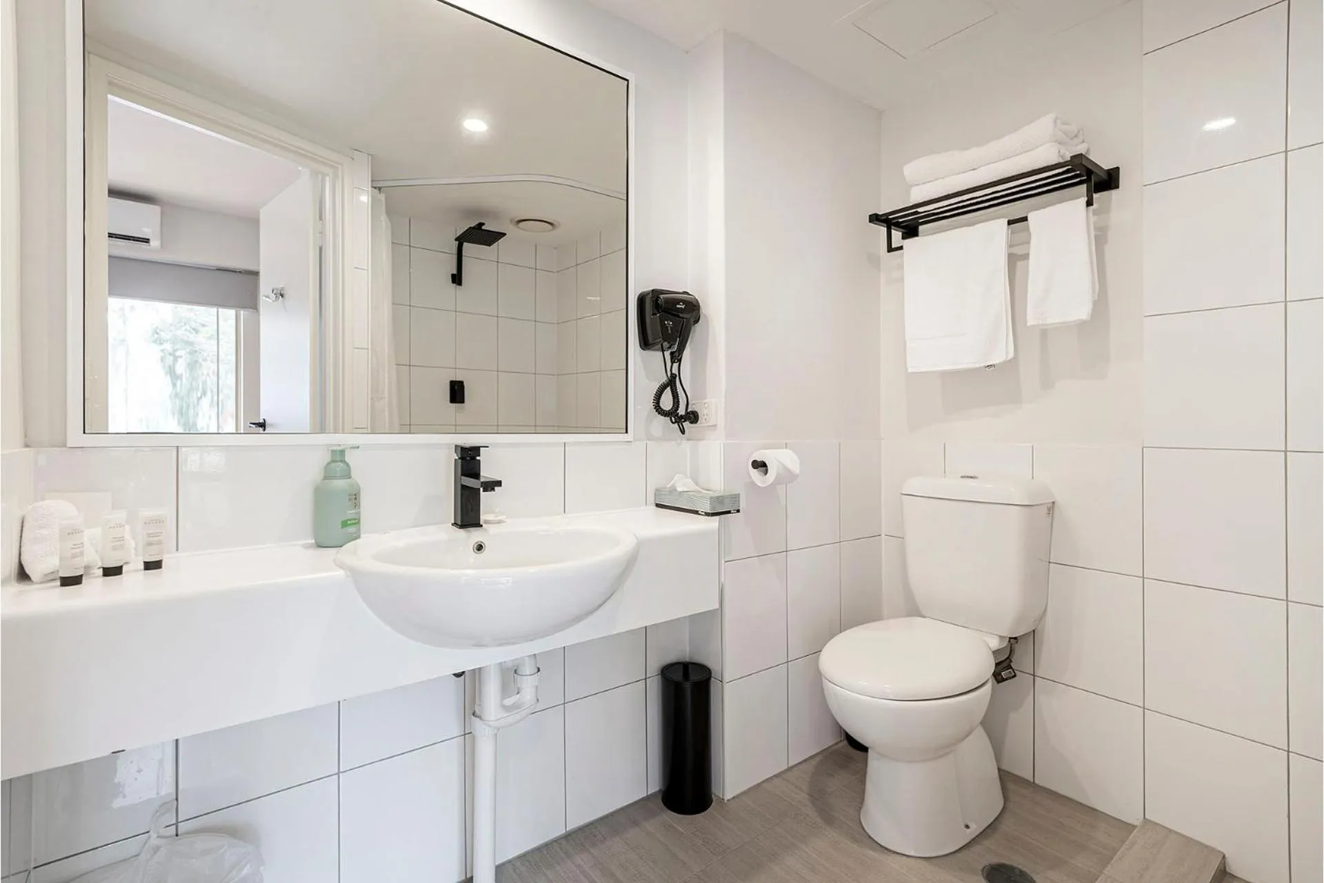 Toilet in The Swan Valley Hotel