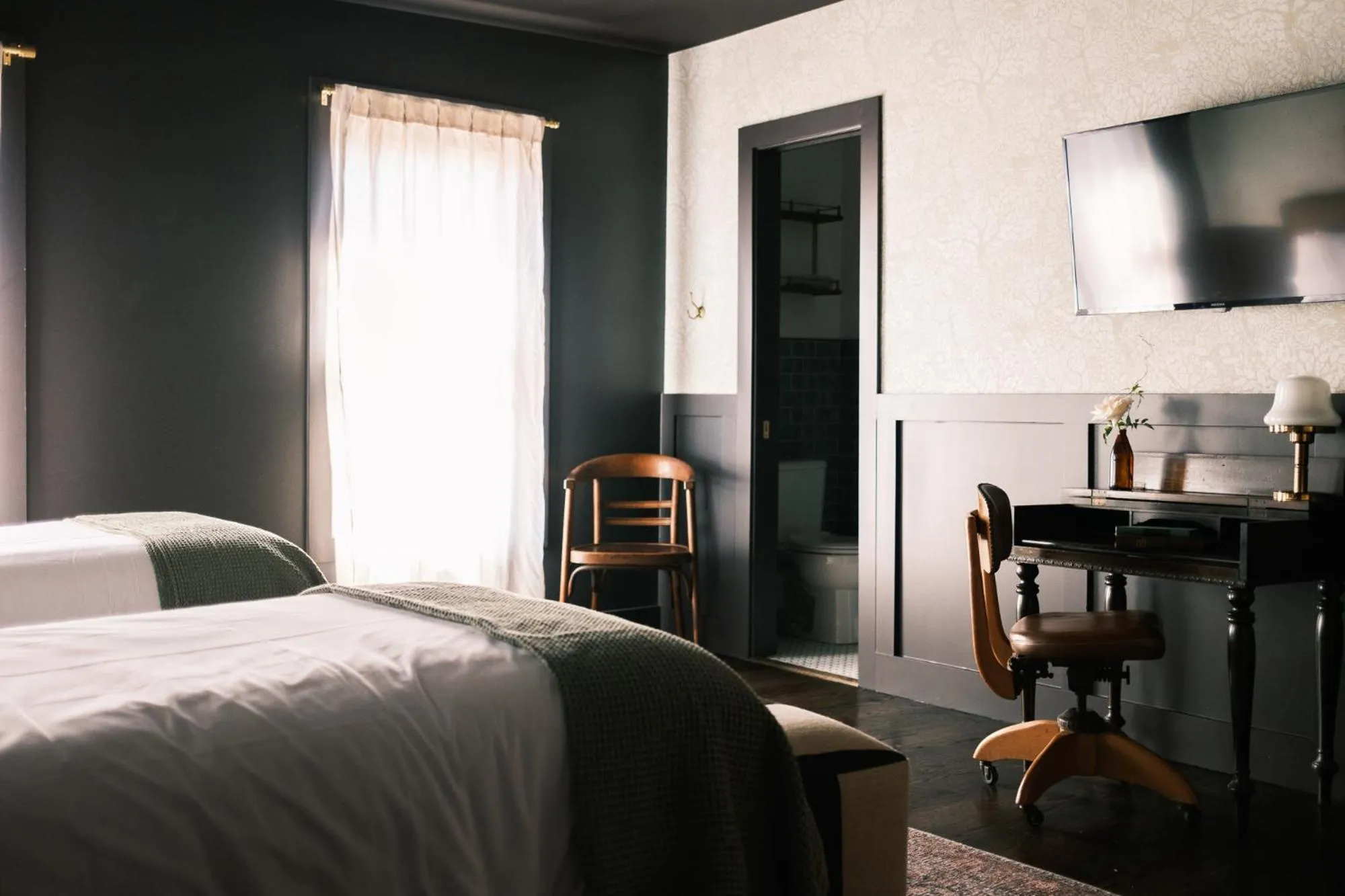 Bedroom, Bed in The Madison Hotel