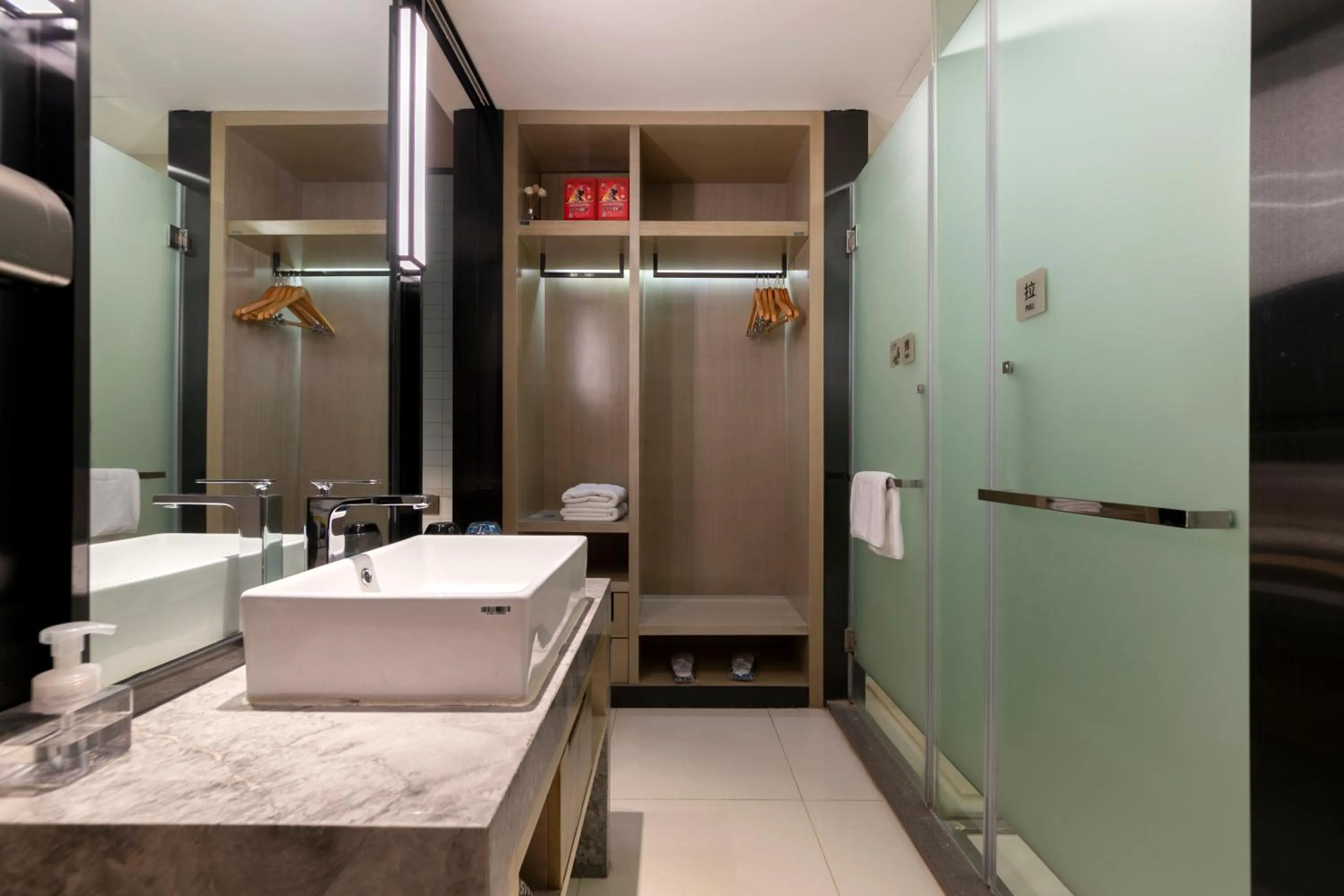 Echarm Hotel Wuhan Guanggu Biology City