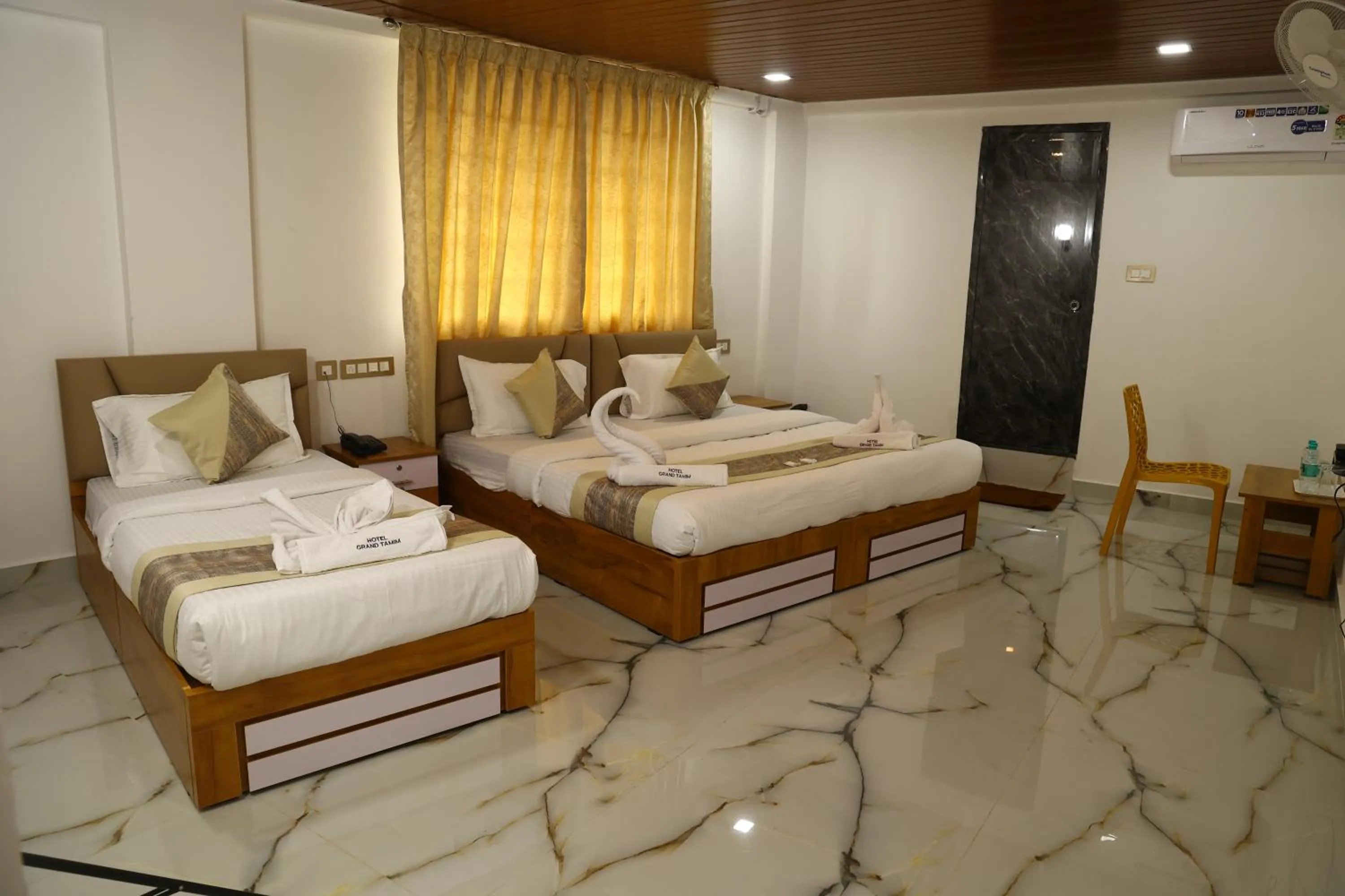 Bedroom, Bed in Grand Tamim Hotel