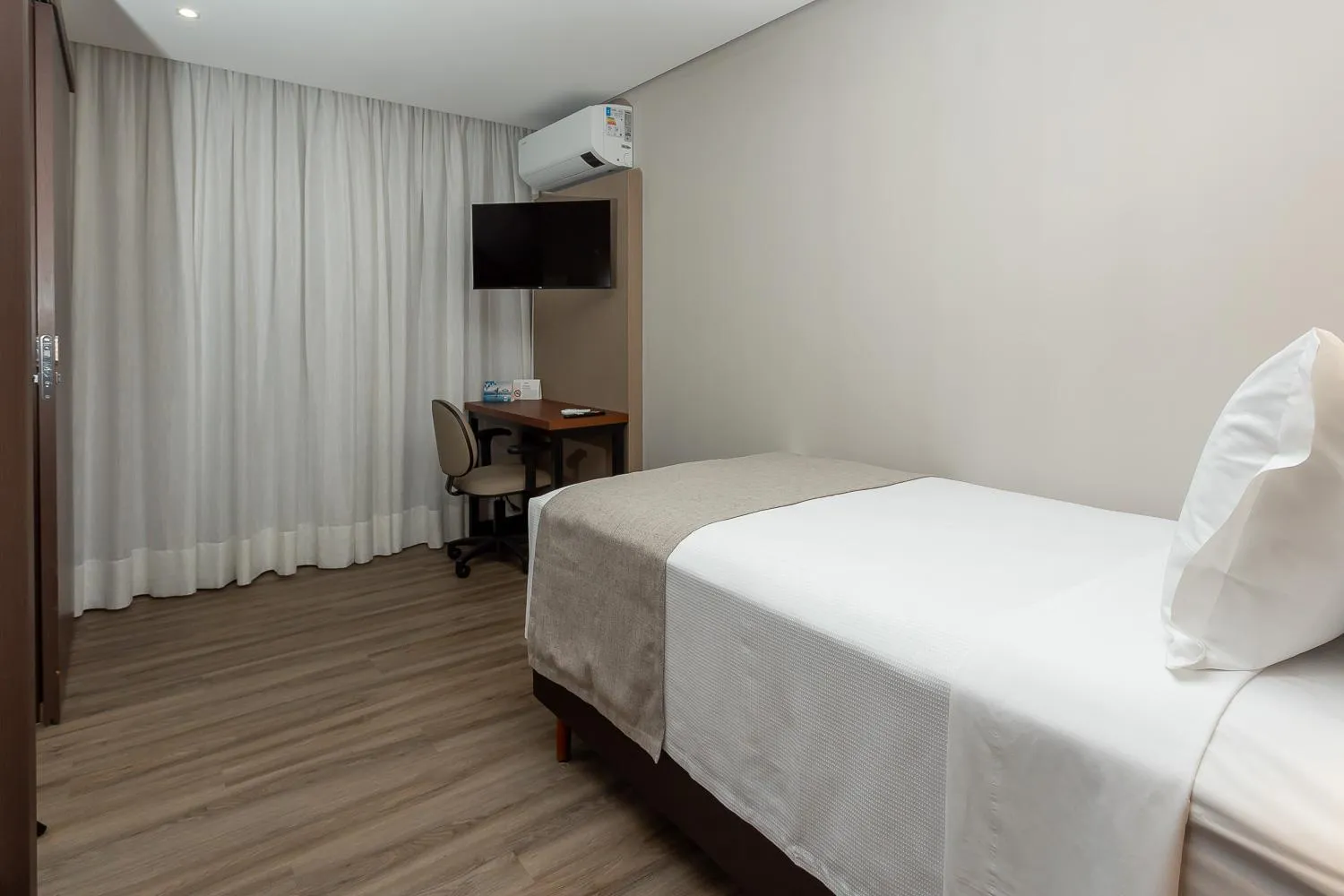 Bed in Hotel Roochelle Convention By Nobile