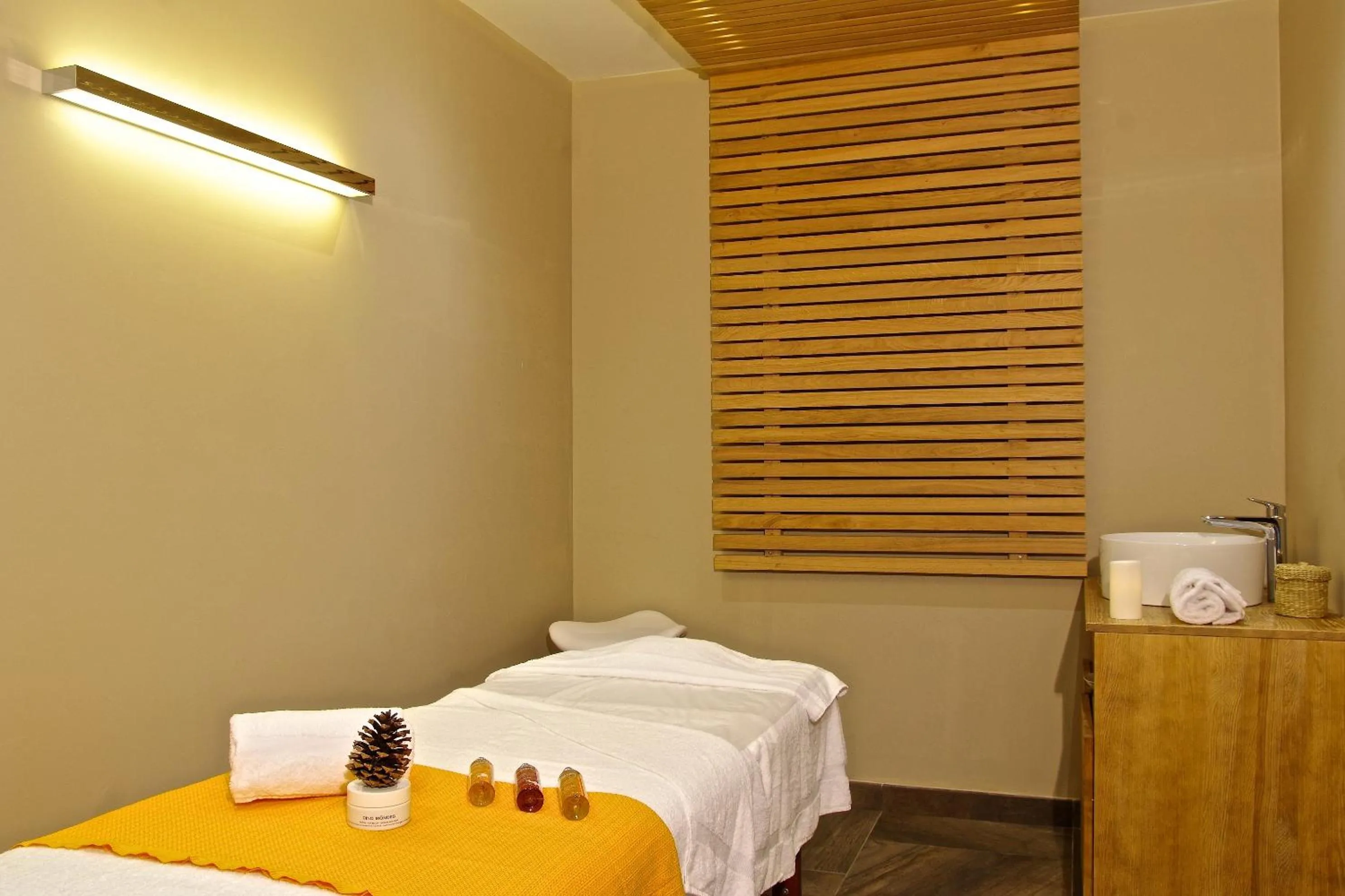 Spa and wellness centre/facilities, Bed in Domaine du Ferret Restaurant & Spa