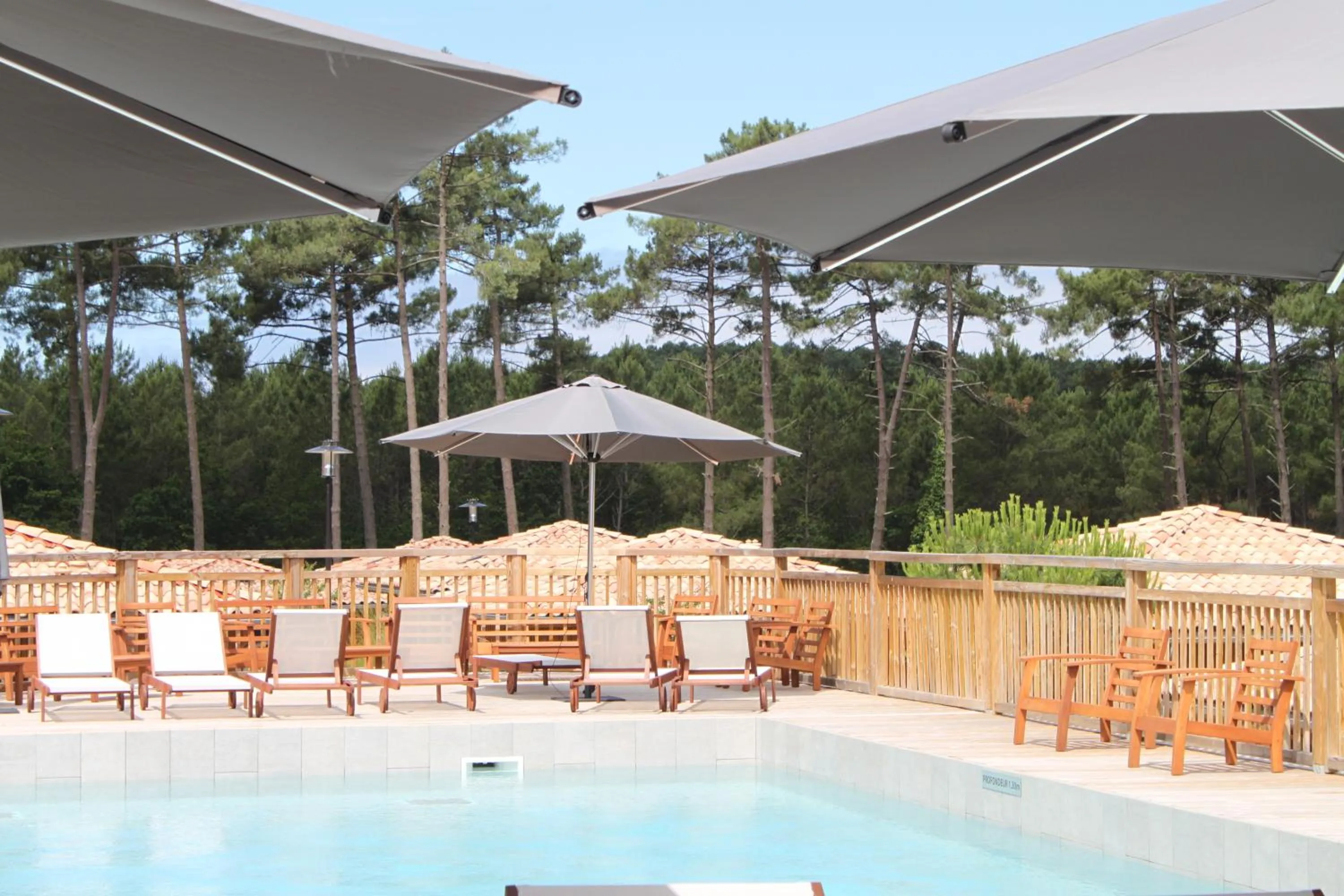 Swimming pool in Domaine du Ferret Restaurant & Spa