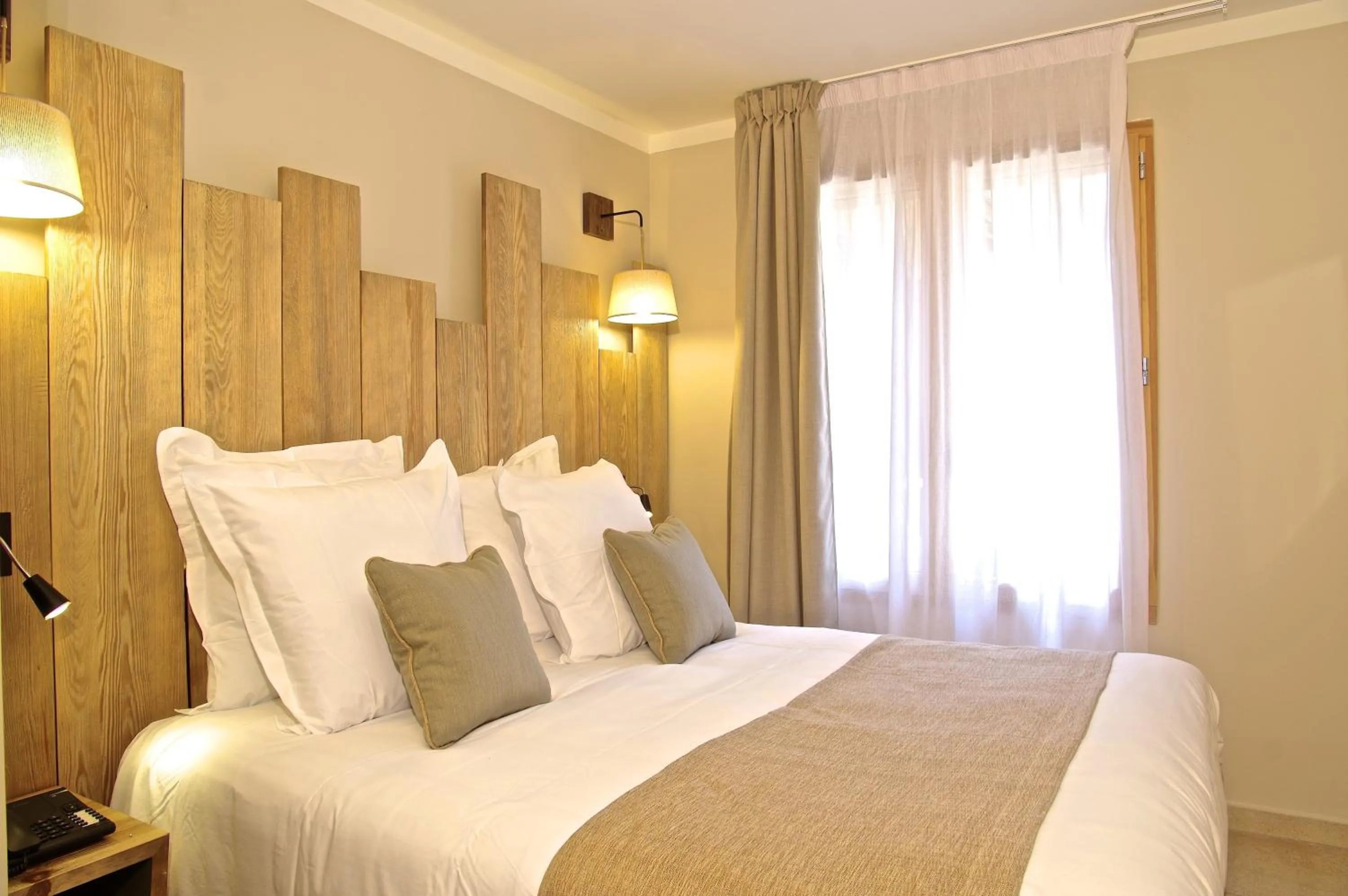 Bed in Domaine du Ferret Restaurant & Spa