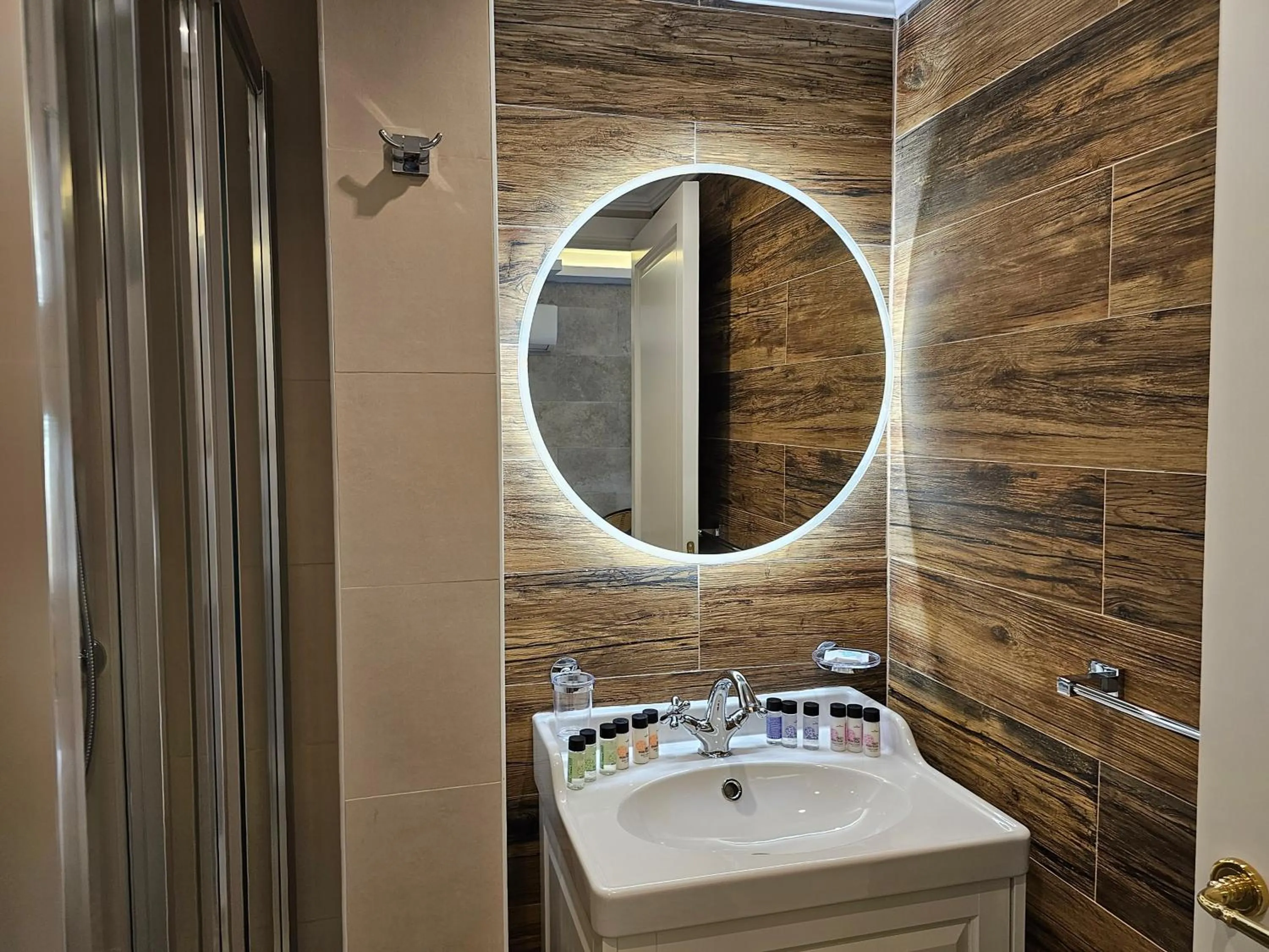 Shower in Balcony Hotel